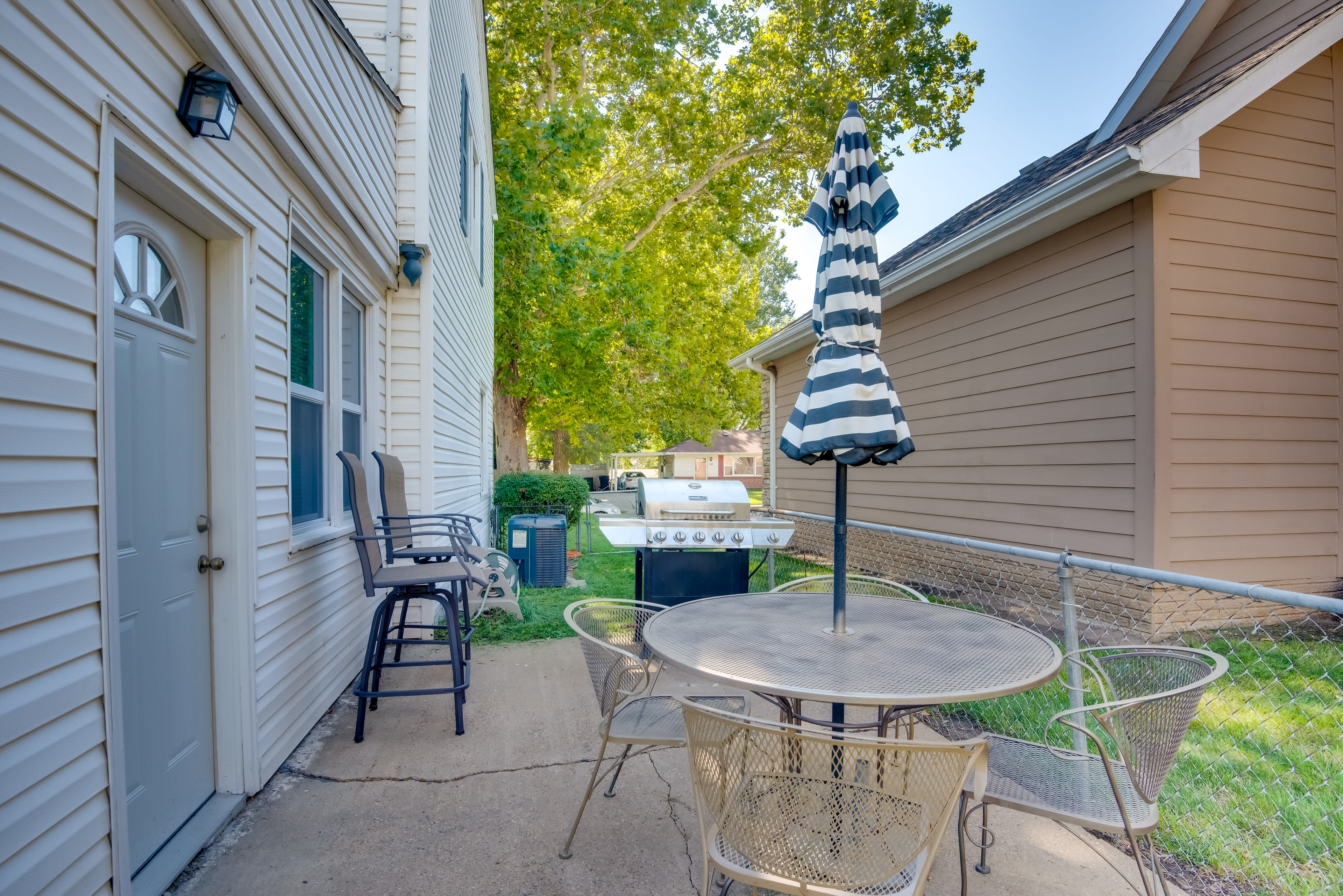 Patio | Gas Grill | Outdoor Dining Area