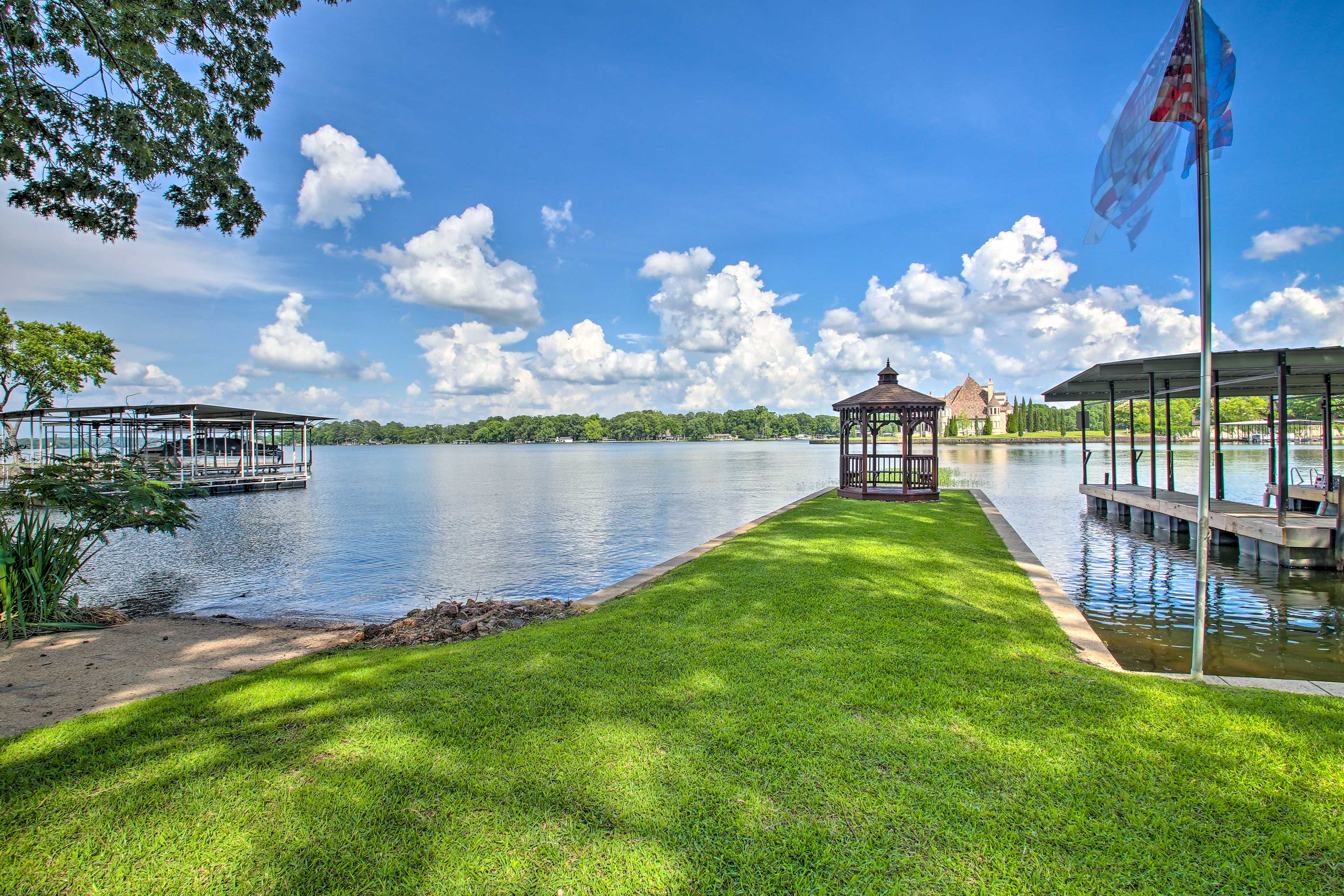 Private Yard | Gazebo | Boat Slip