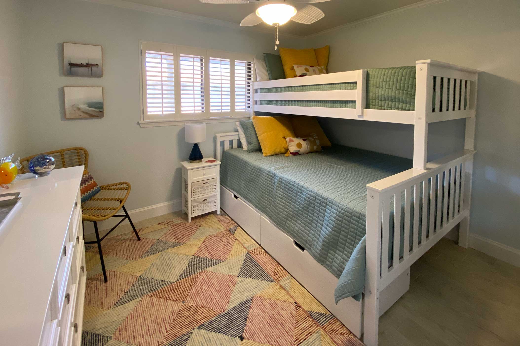 Bedroom 2 | Twin XL/Queen Bunk Bed