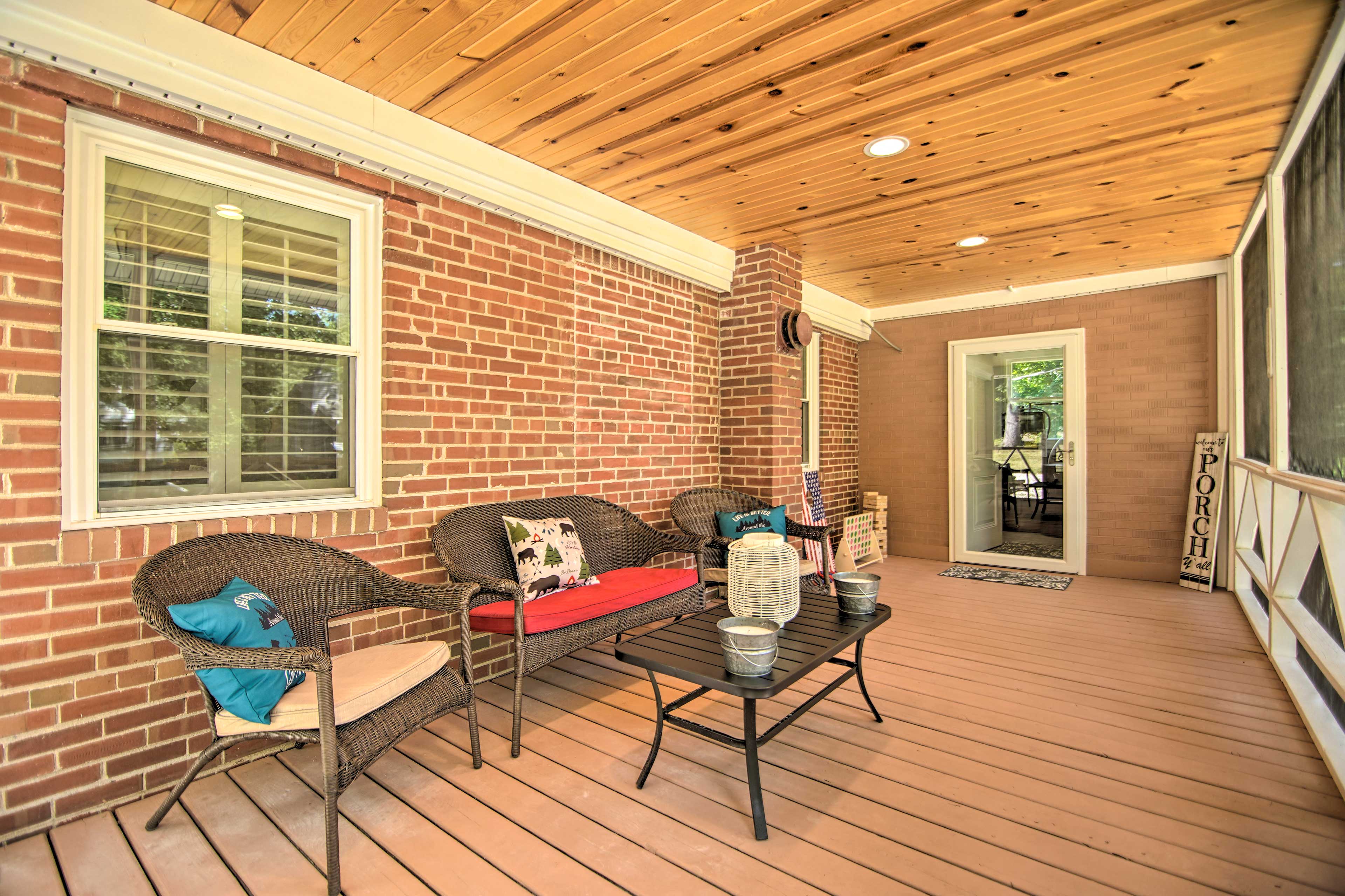 Screened Porch | Yard Games