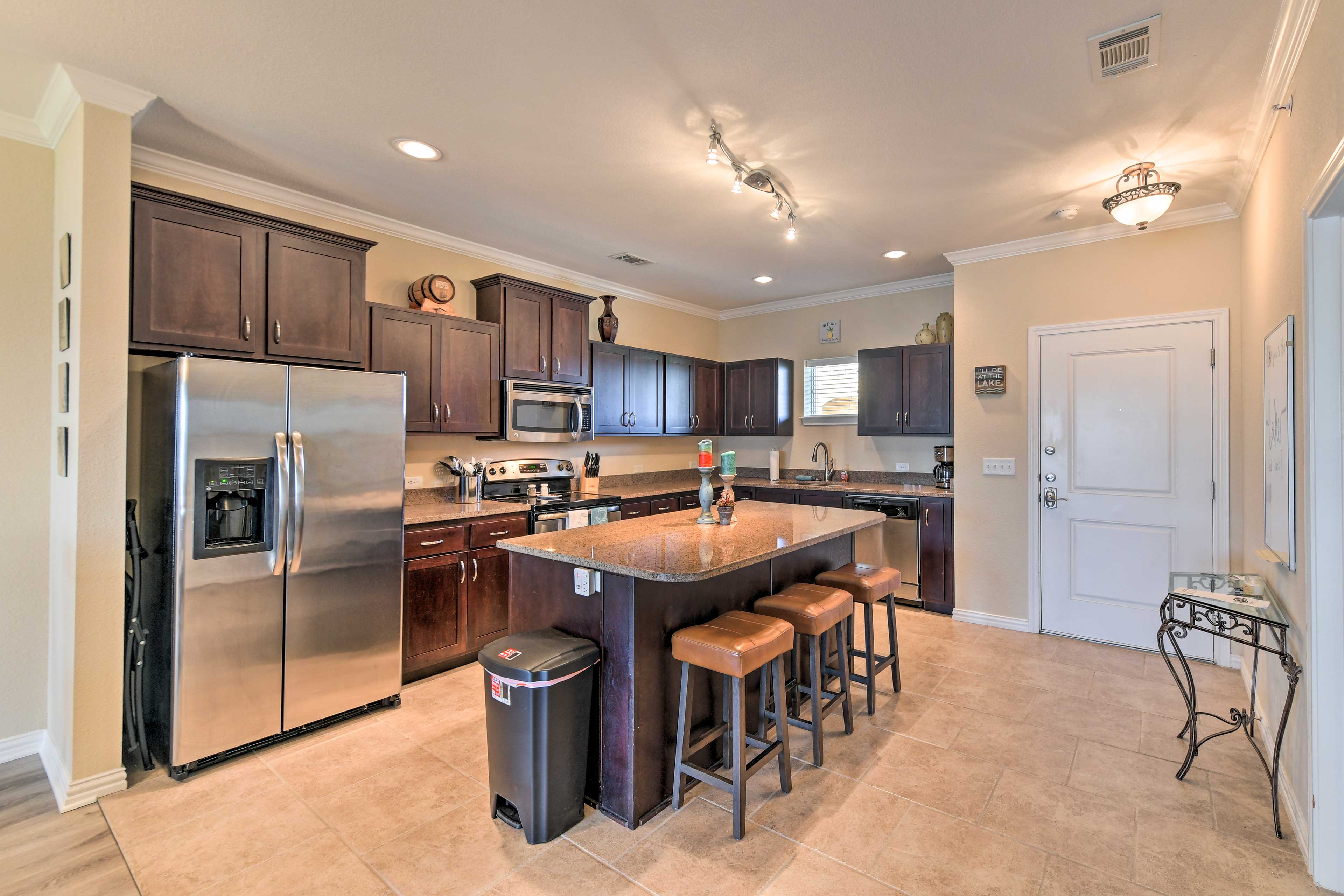 Kitchen | Equipped w/ Cooking Essentials