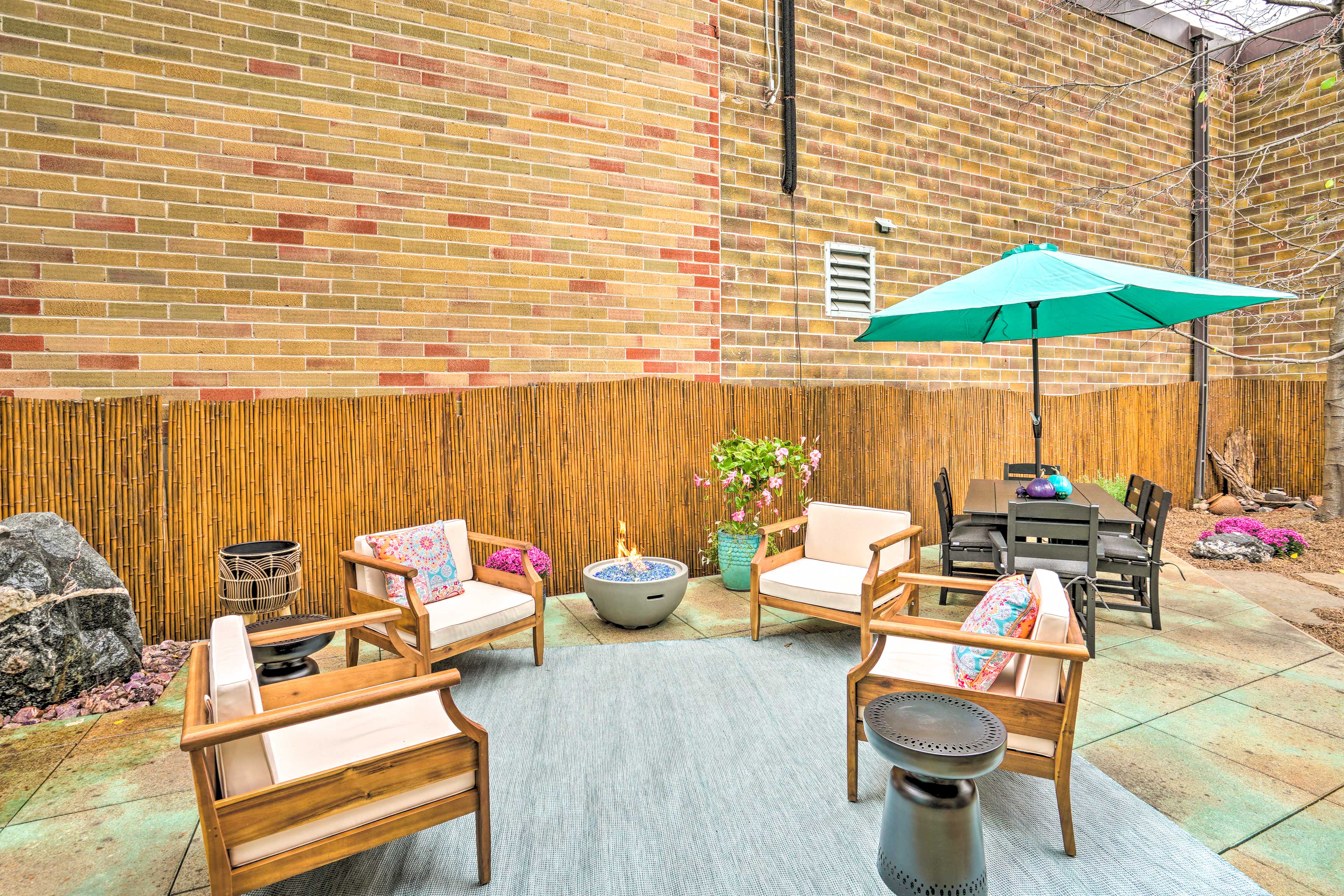 Private Courtyard | Gas Fire Pit | Gas Grill