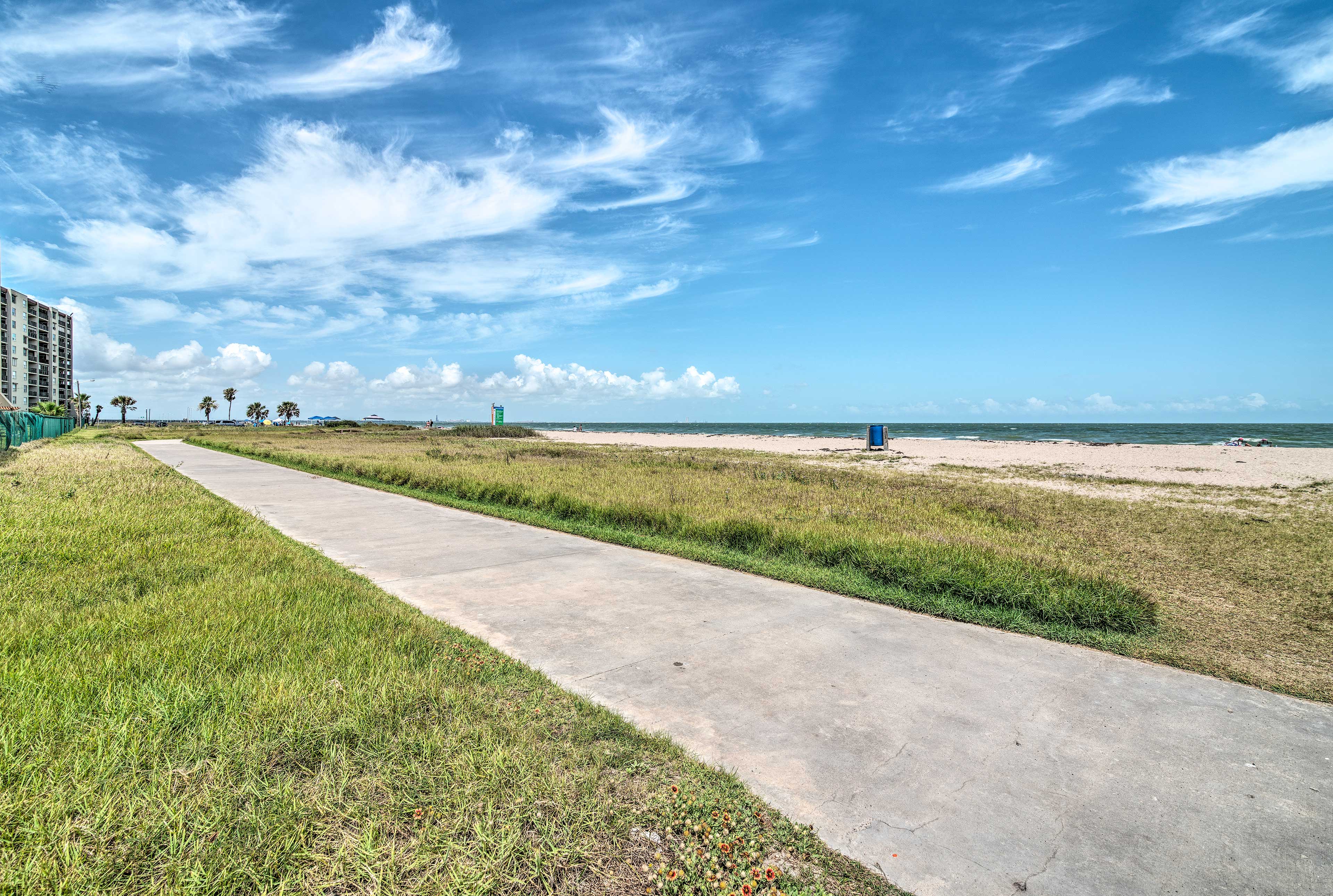 Walk to Beach | Gated Community | Keyless Entry