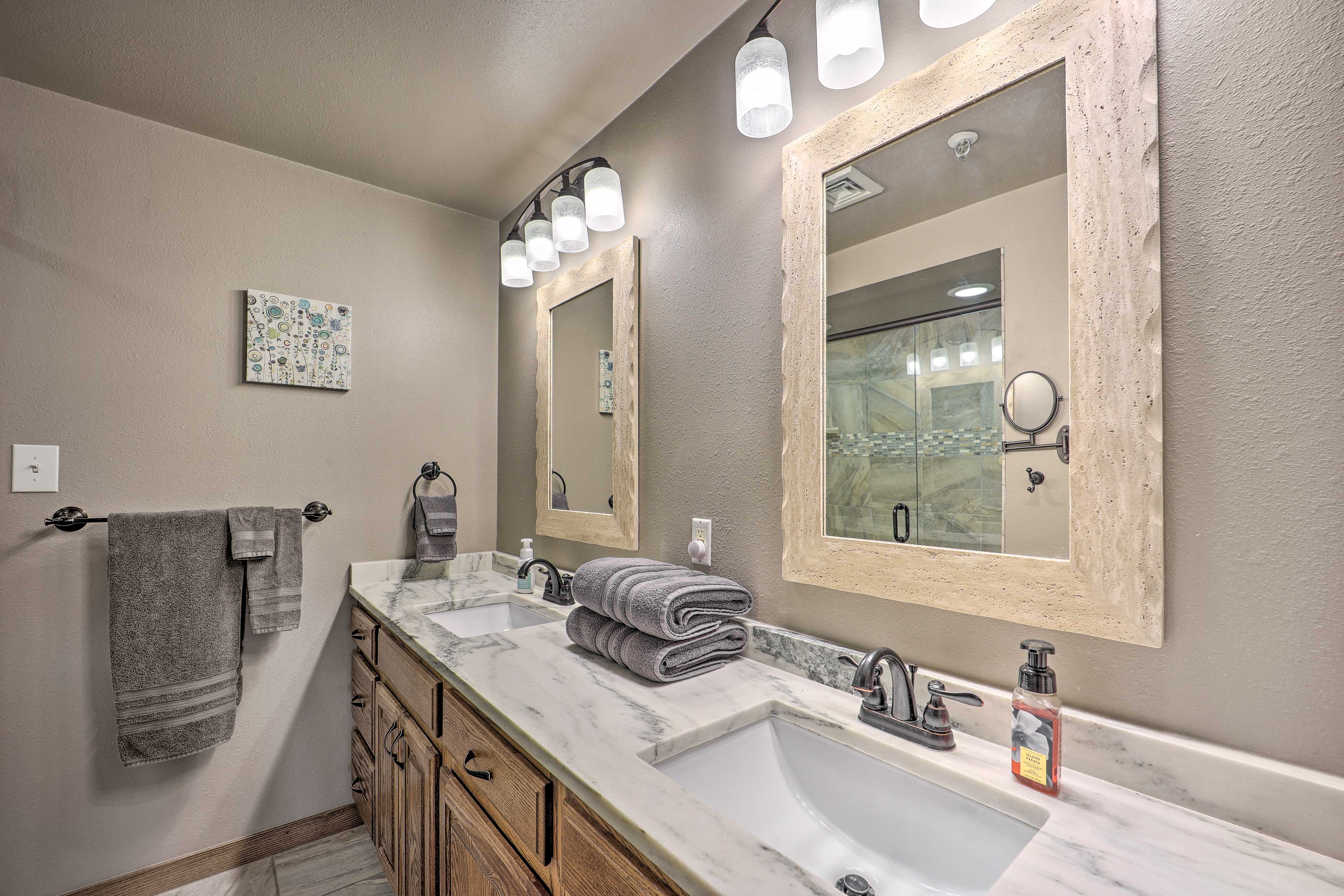 En-Suite Bathroom | Towels Provided