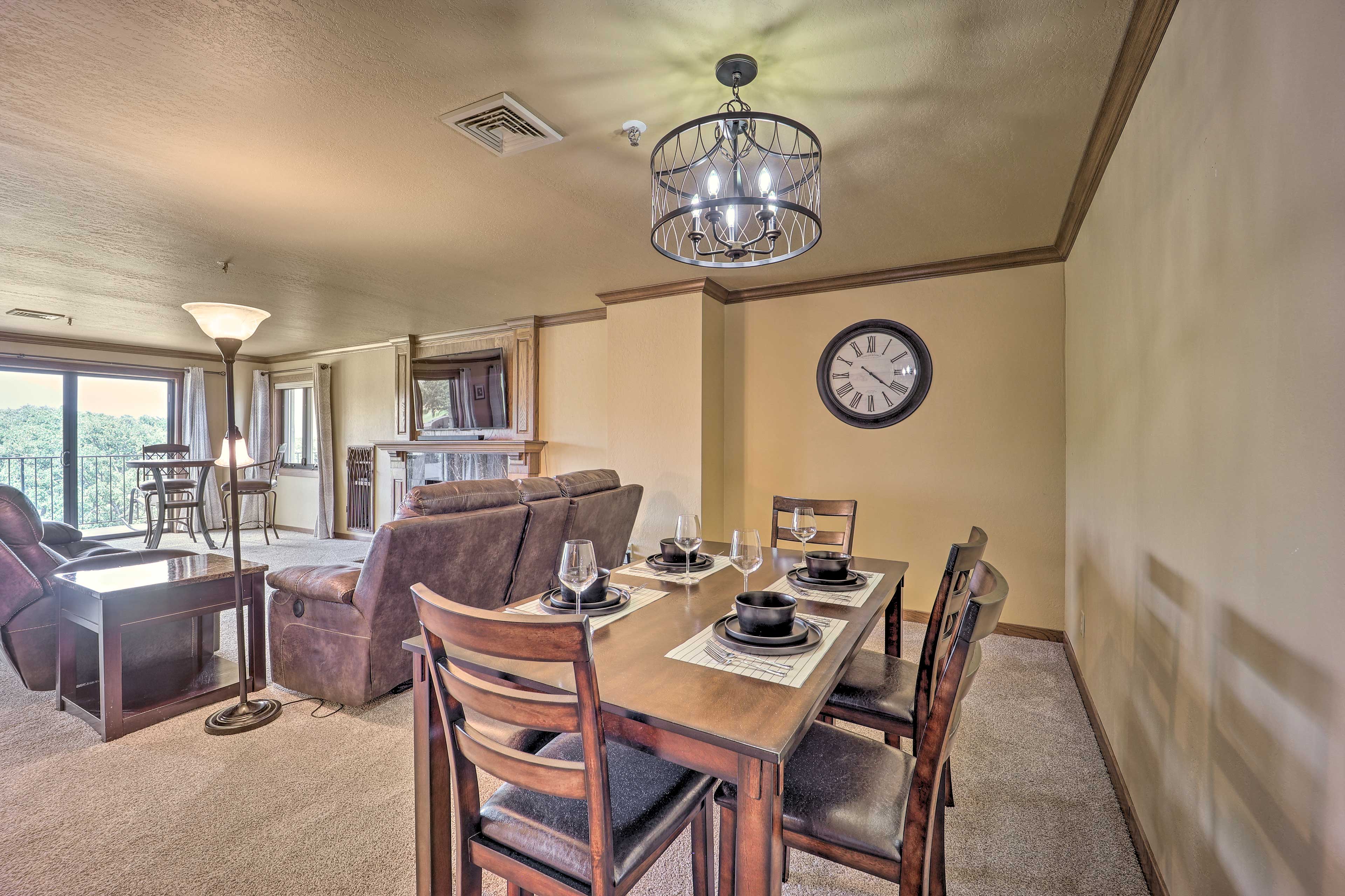 Dining Area | Dishware & Flatware Provided