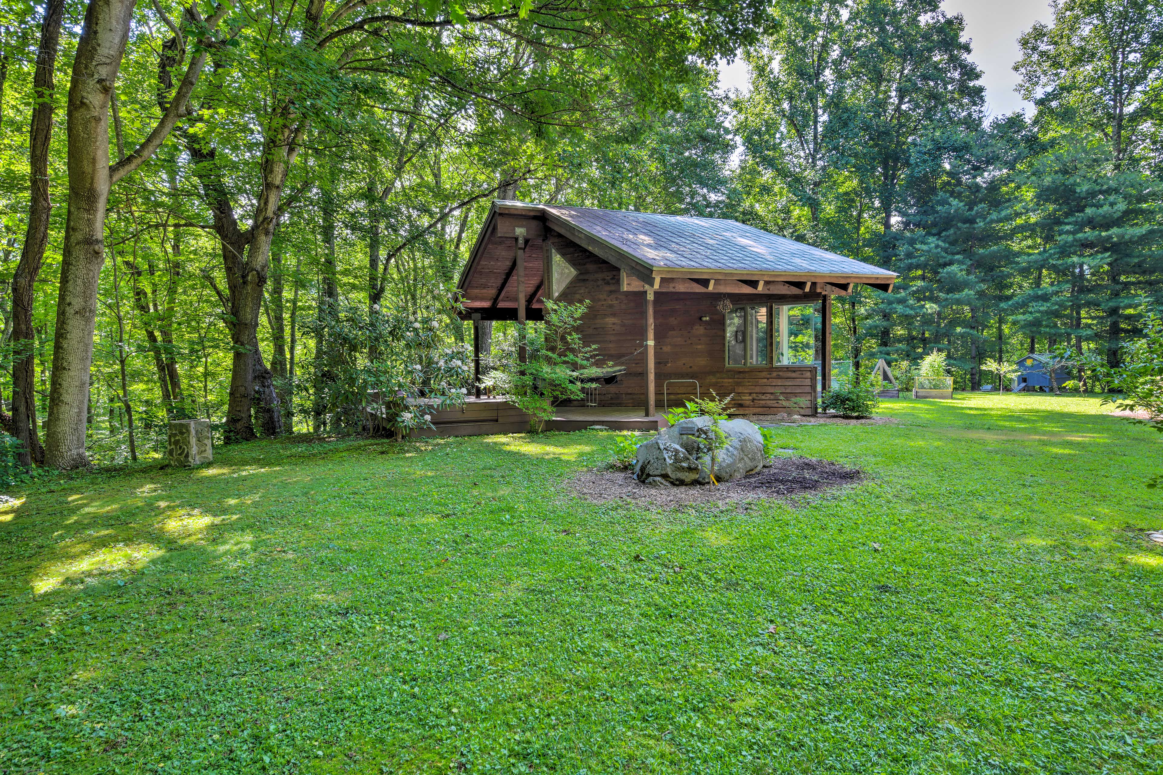 Tree-Lined Robbinsville Studio, Near Trails!