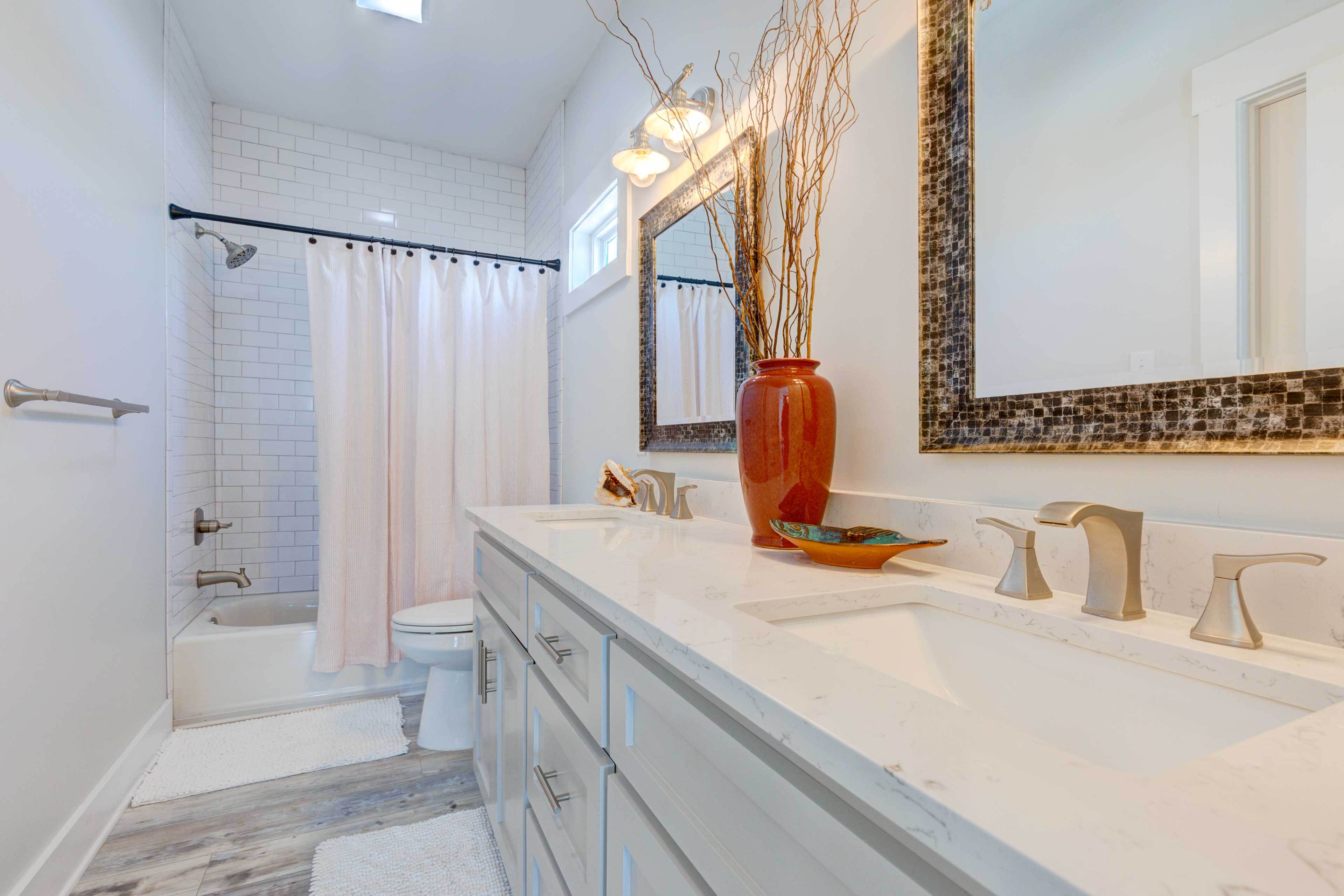 En-Suite Bathroom | Towels Provided