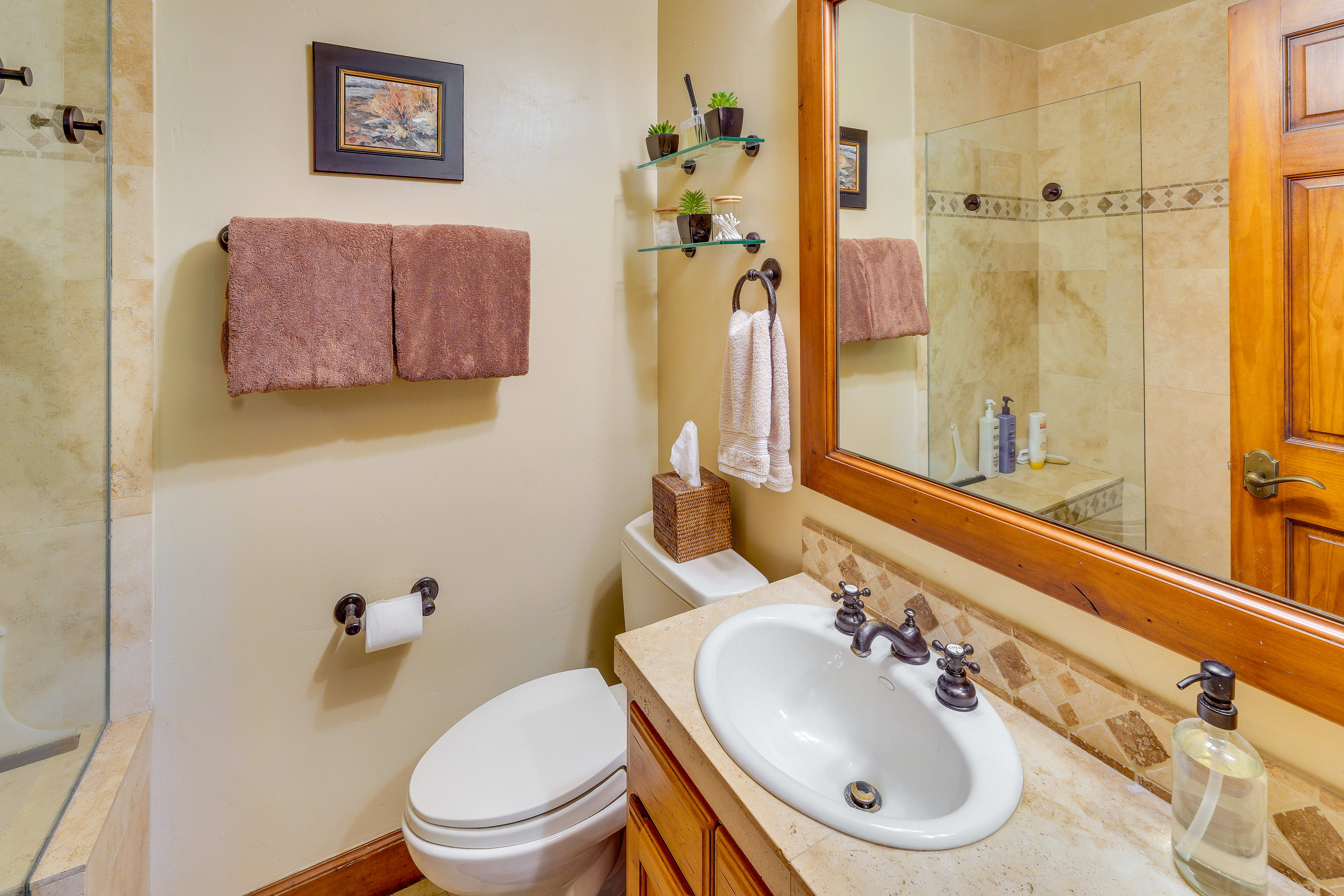 Full Bathroom | Complimentary Toiletries | Towels Provided