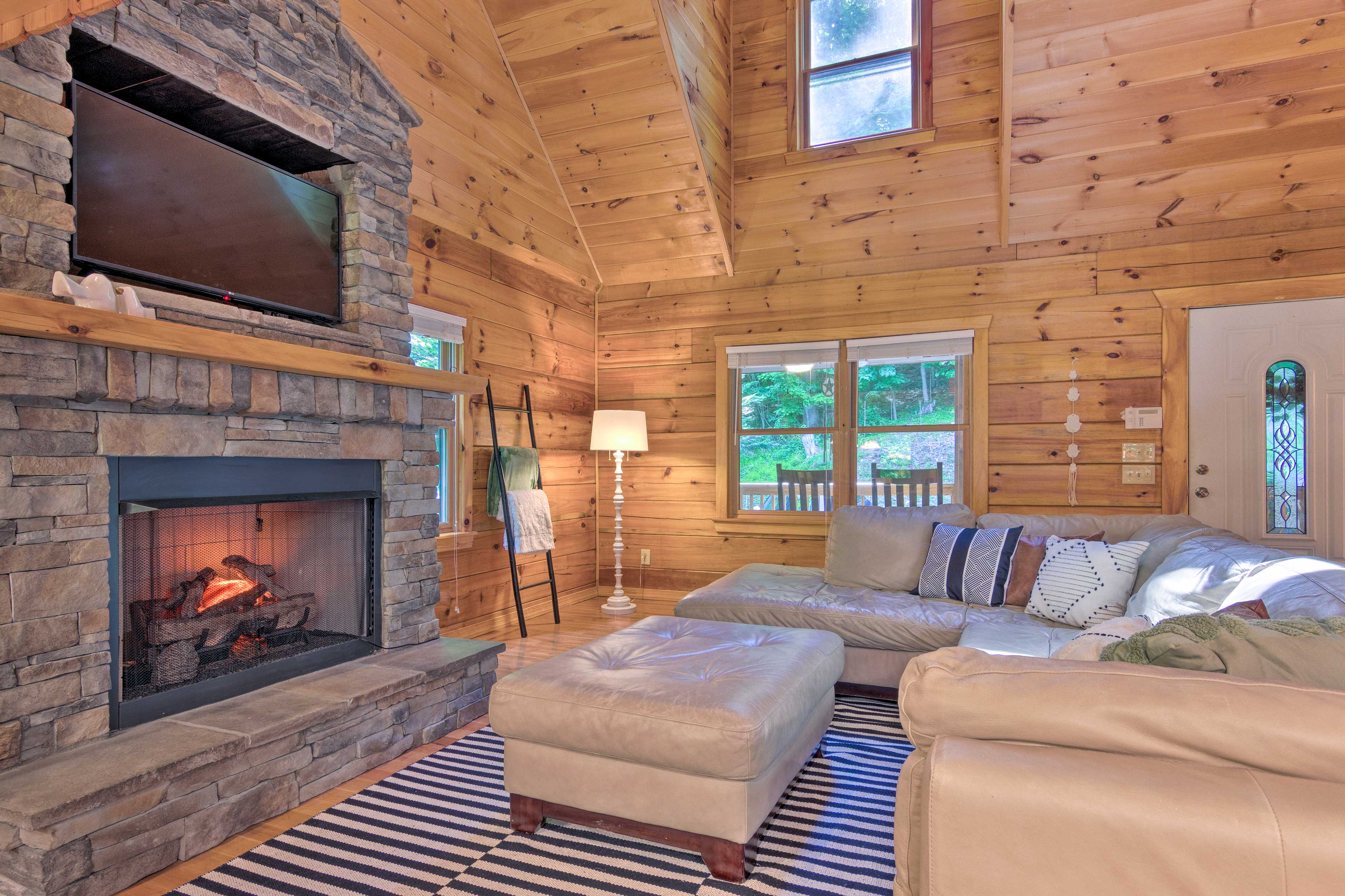 Living Area | Free WiFi | Smart TV | Decorative Fireplace