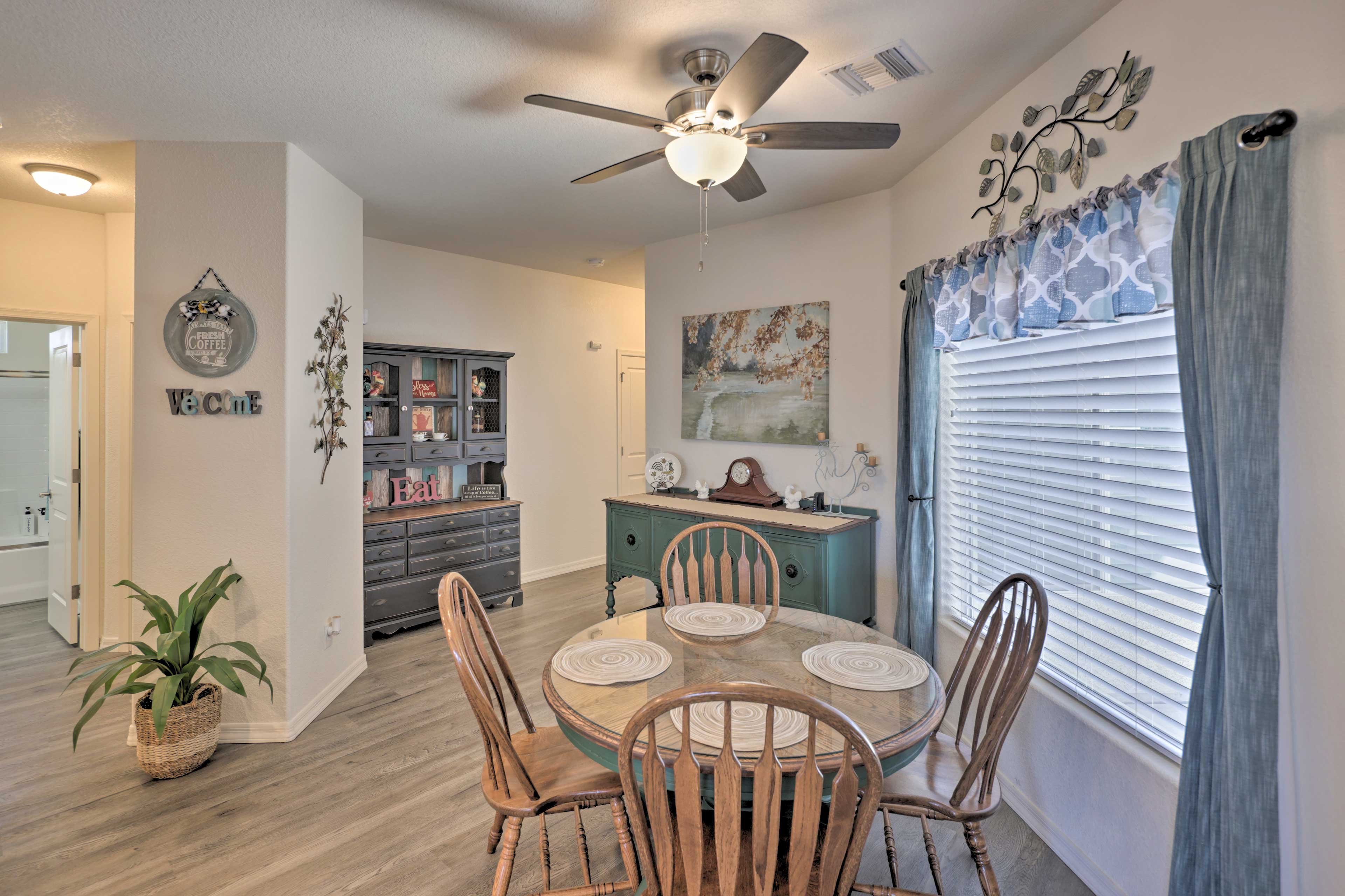 Dining Area | Dishware/Flatware Provided