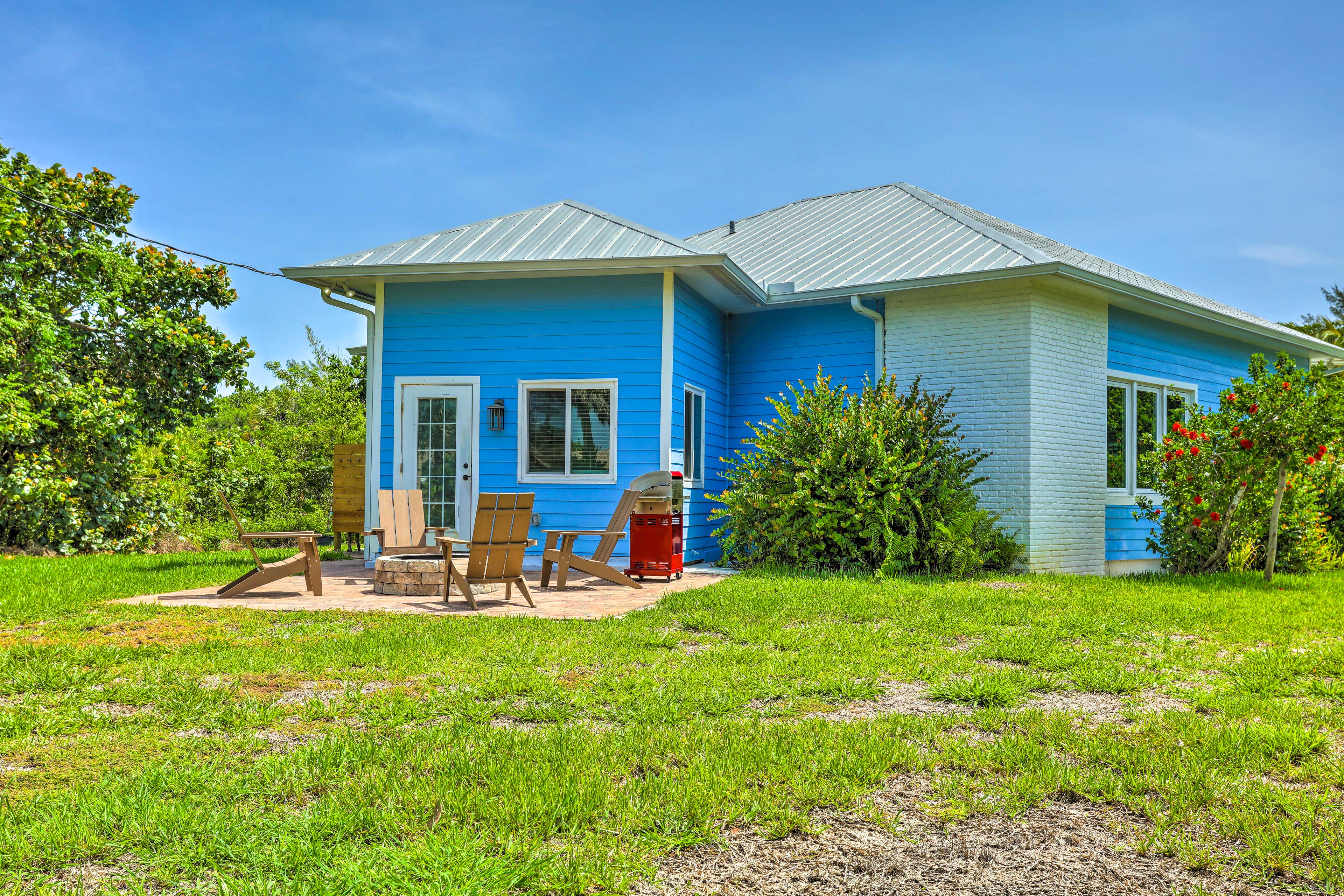 Backyard | Hammock | Fire Pit | Patio | Gas Grill