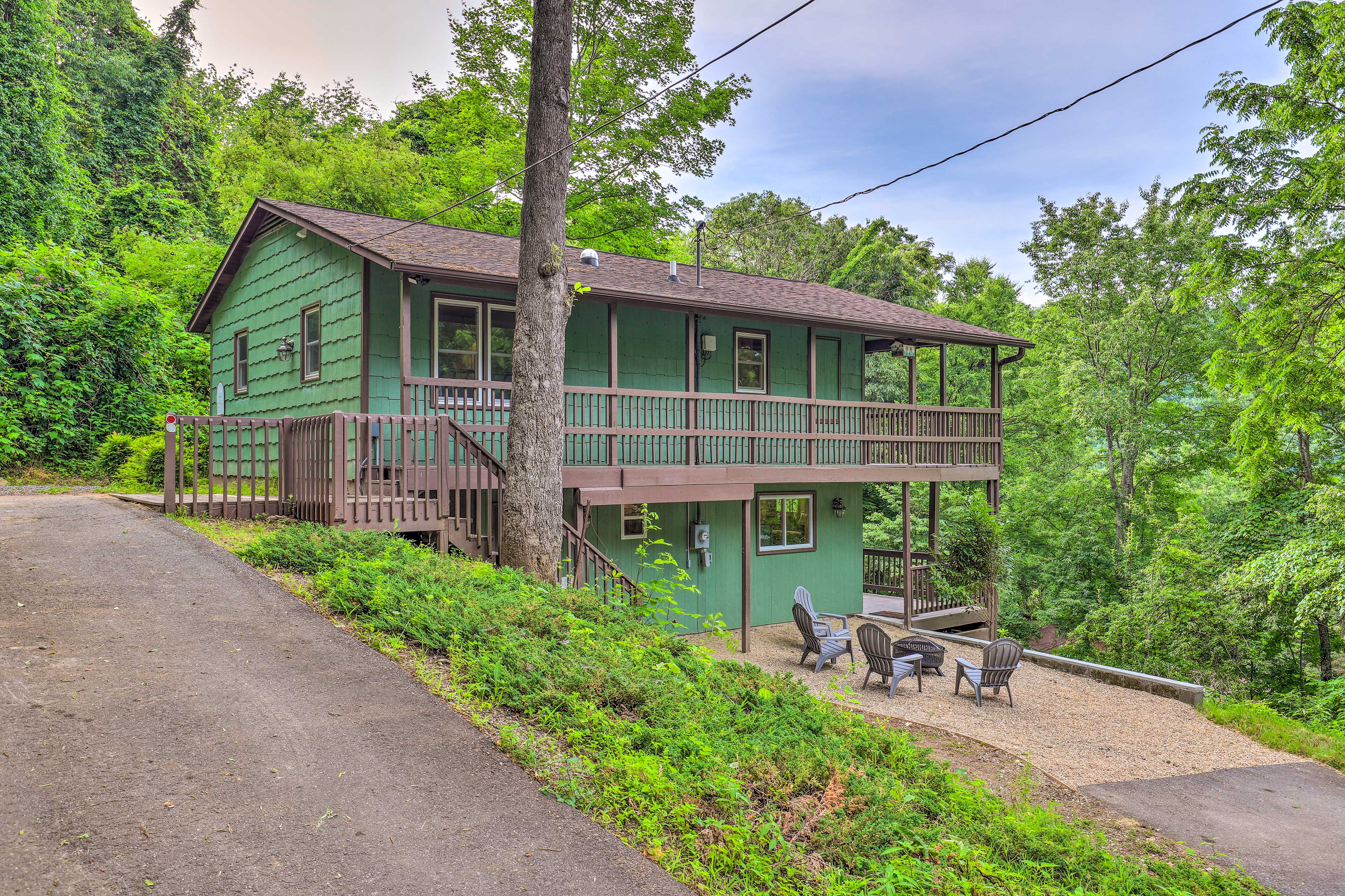 Waynesville Vacation Rental | 2BR | 2BA | 1,440 Sq Ft | Steps to Enter