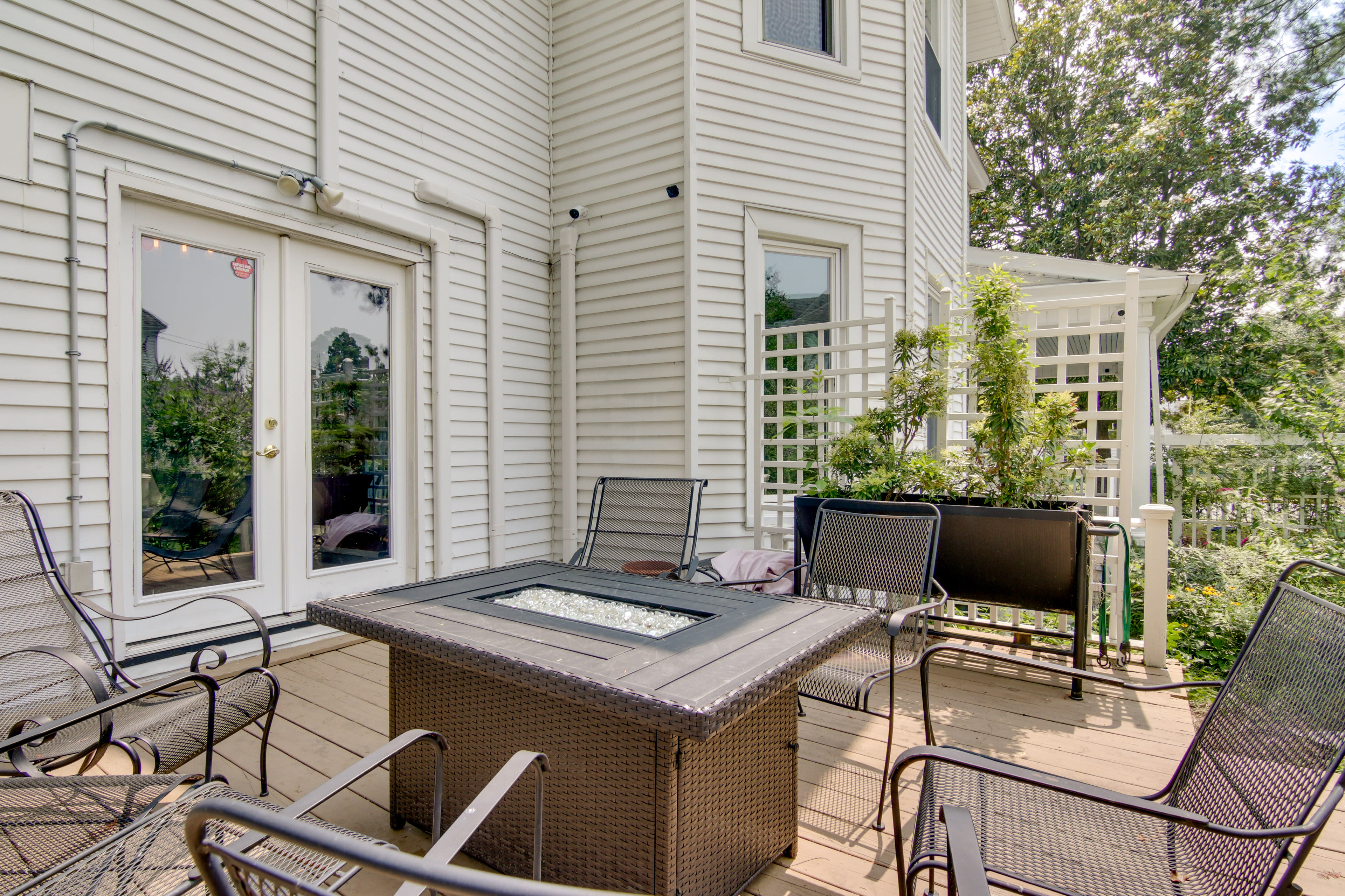 Private Deck | Gas Fire Pit Table