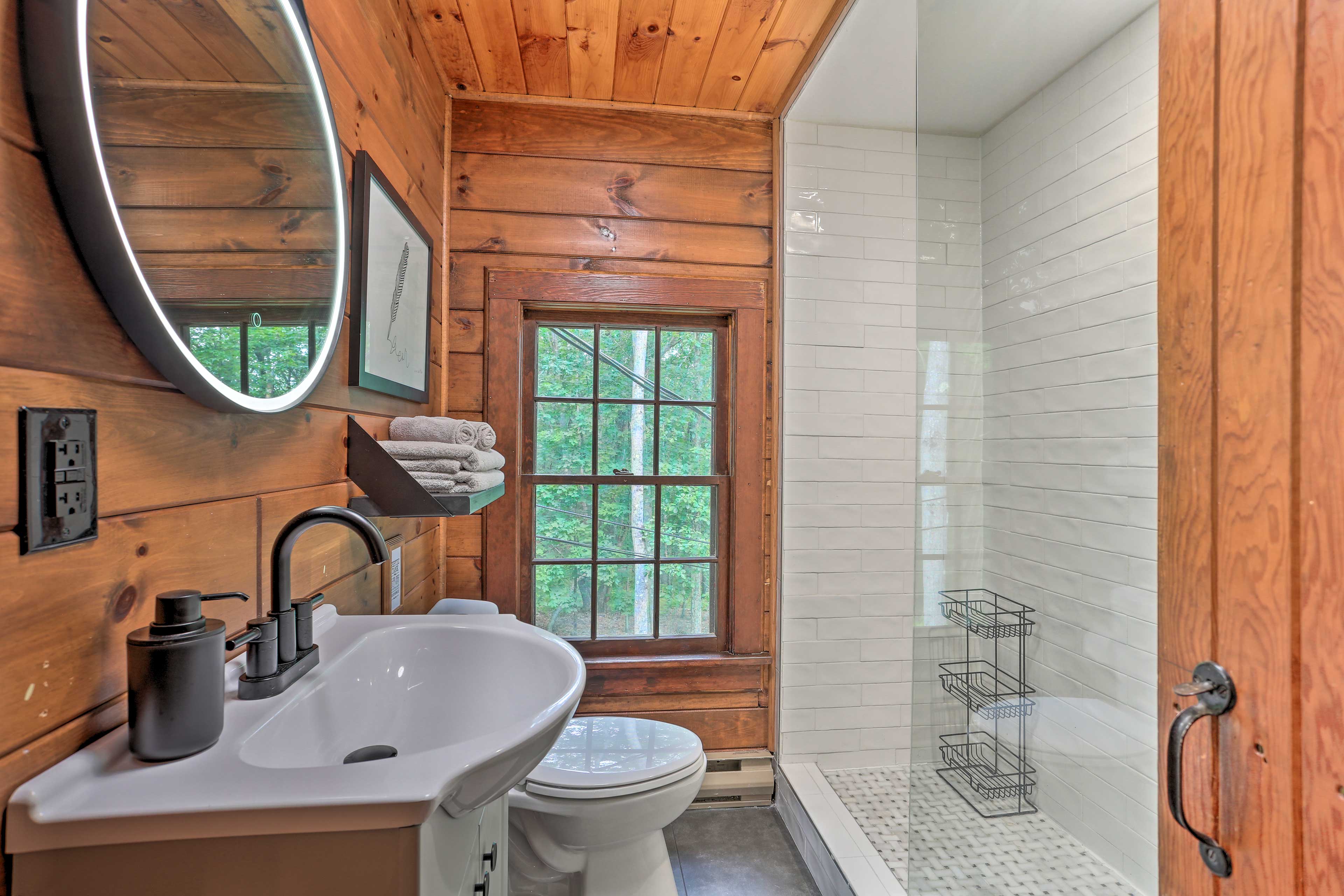 Full Bathroom | Walk-In Shower | Towels Provided