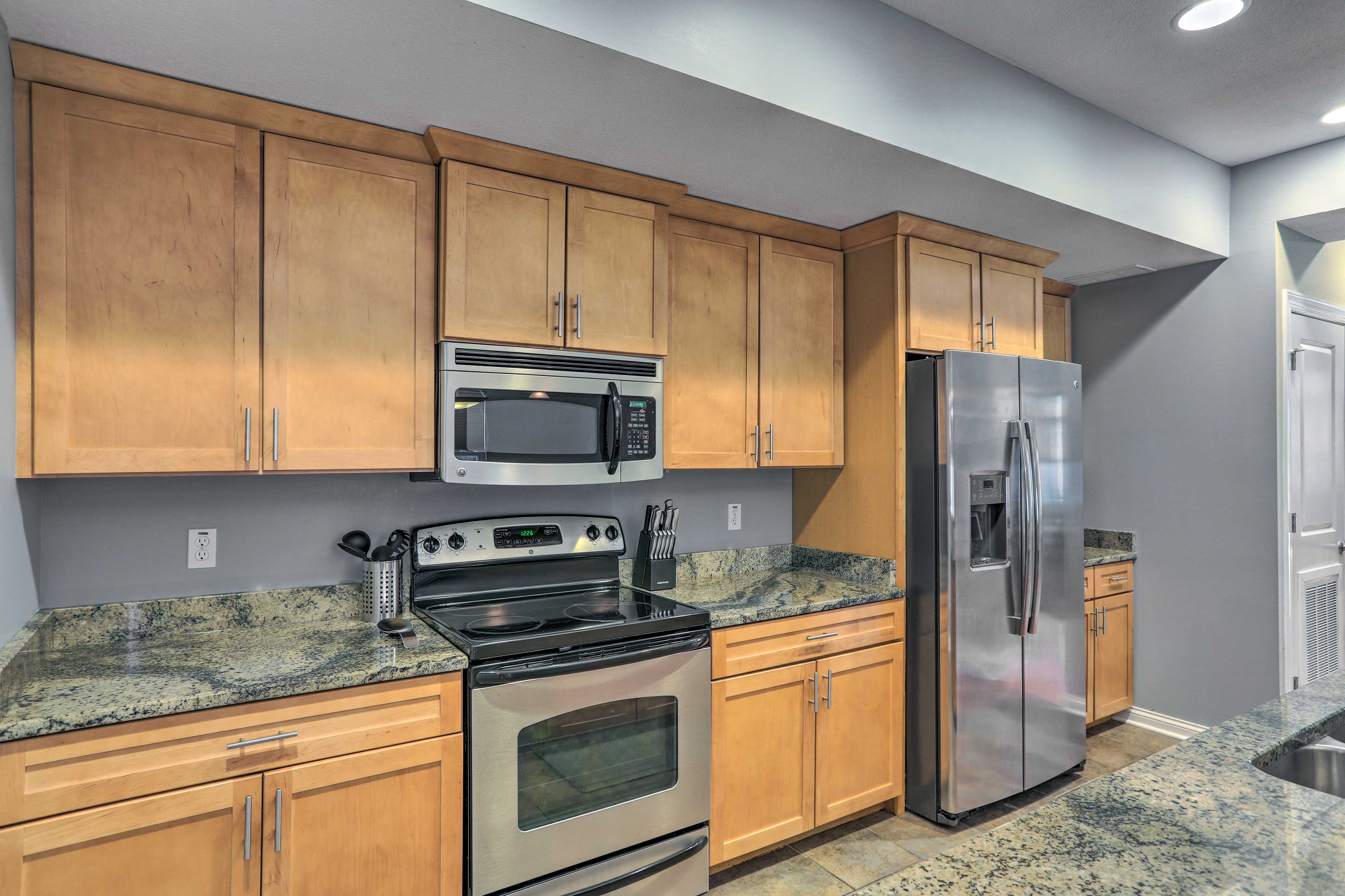 Full Kitchen | Dishwasher | Electric Range | Fridge w/ Ice Maker