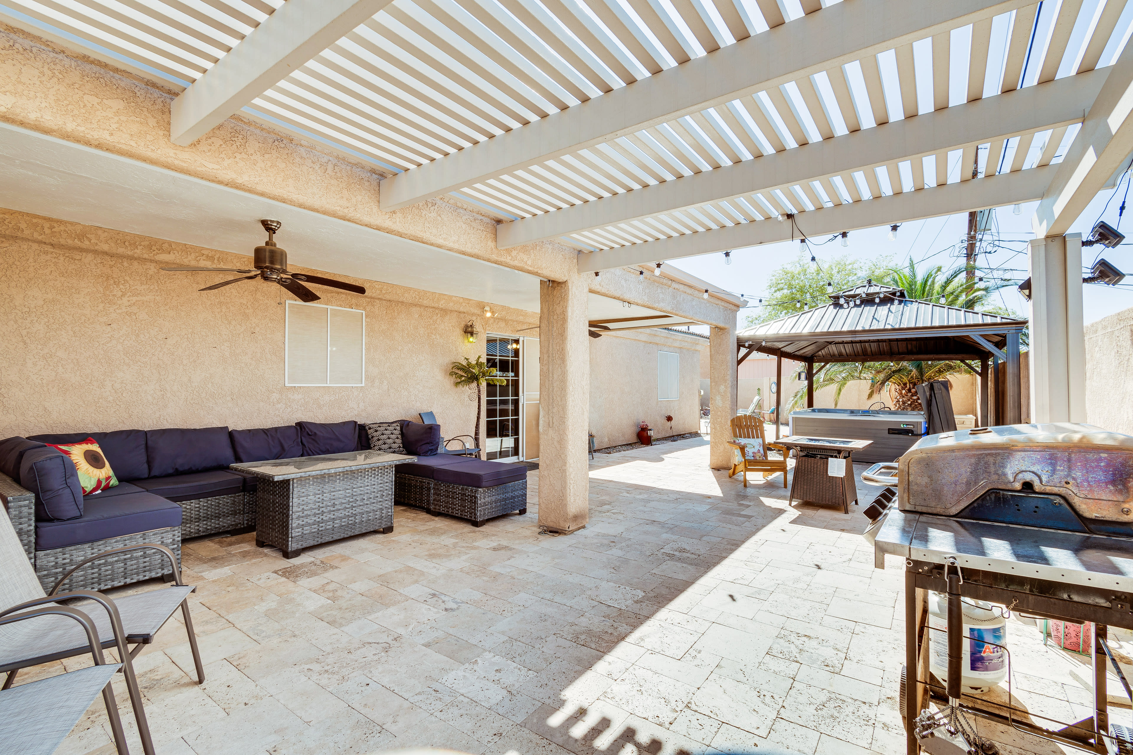 Covered Patio | Gas Grill | Cornhole