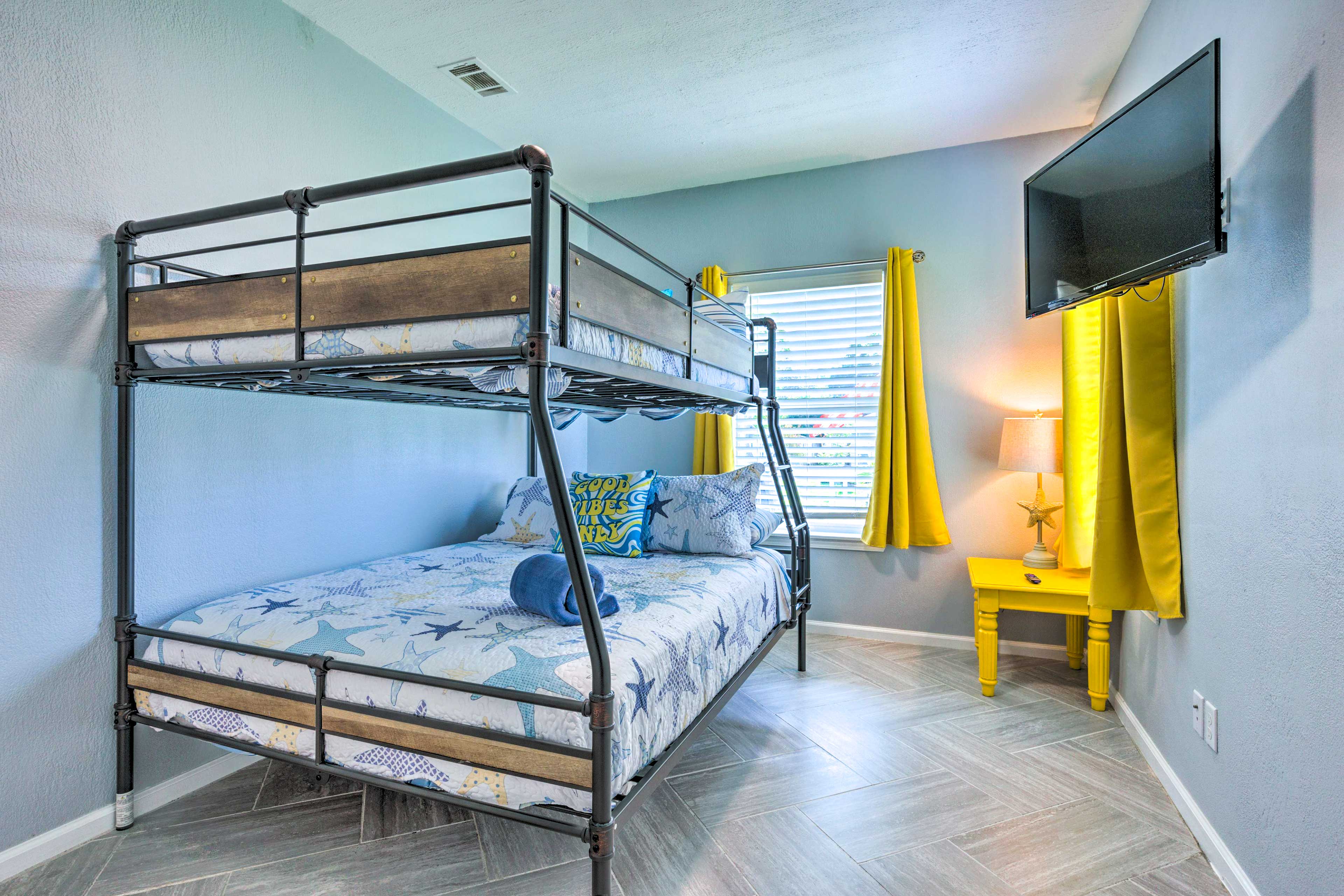 Bedroom 3 | Full/Queen Bunk Bed