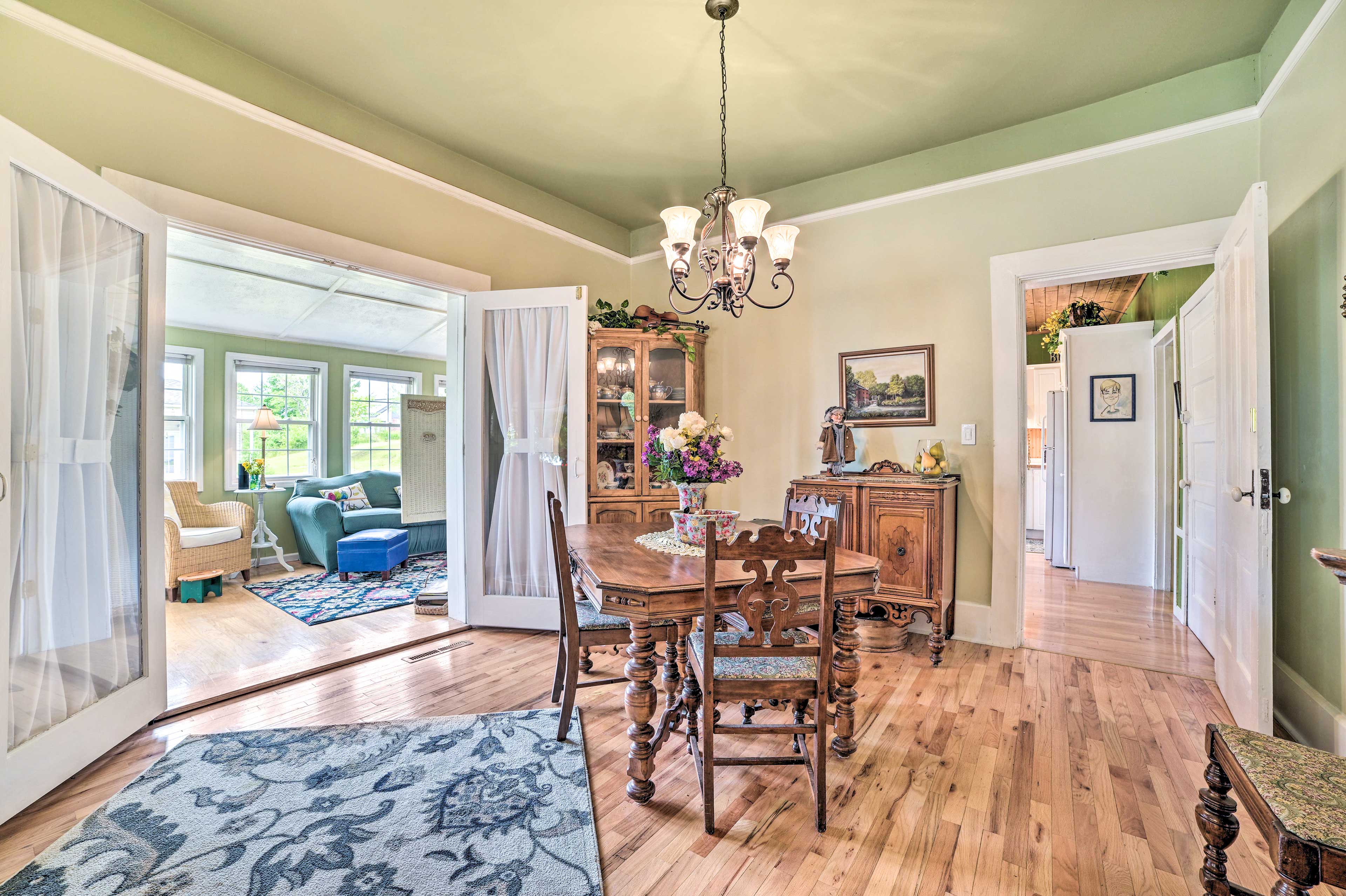 Dining Area | Dishware & Flatware