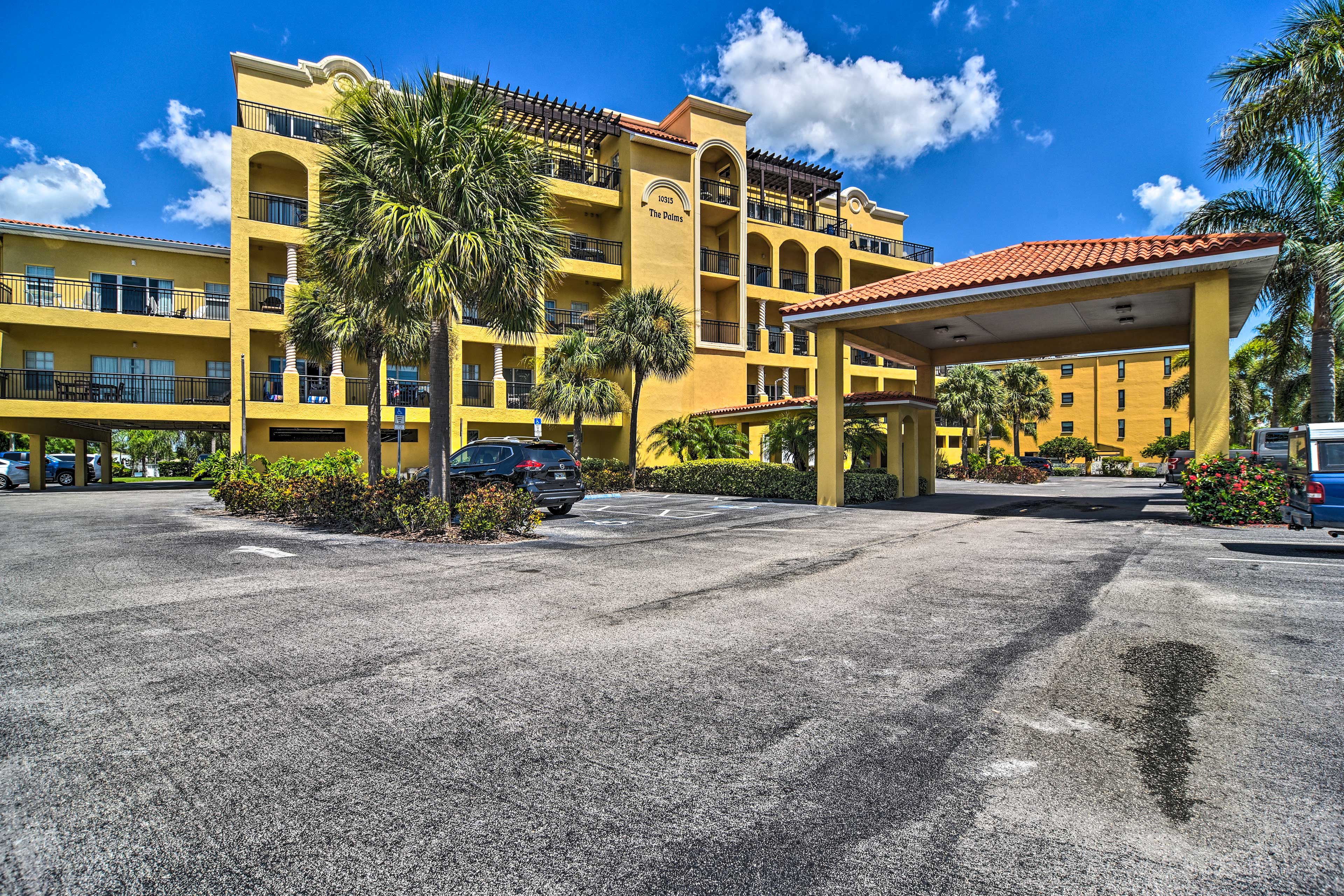 Parking | Community Parking Garage (4 Vehicles)