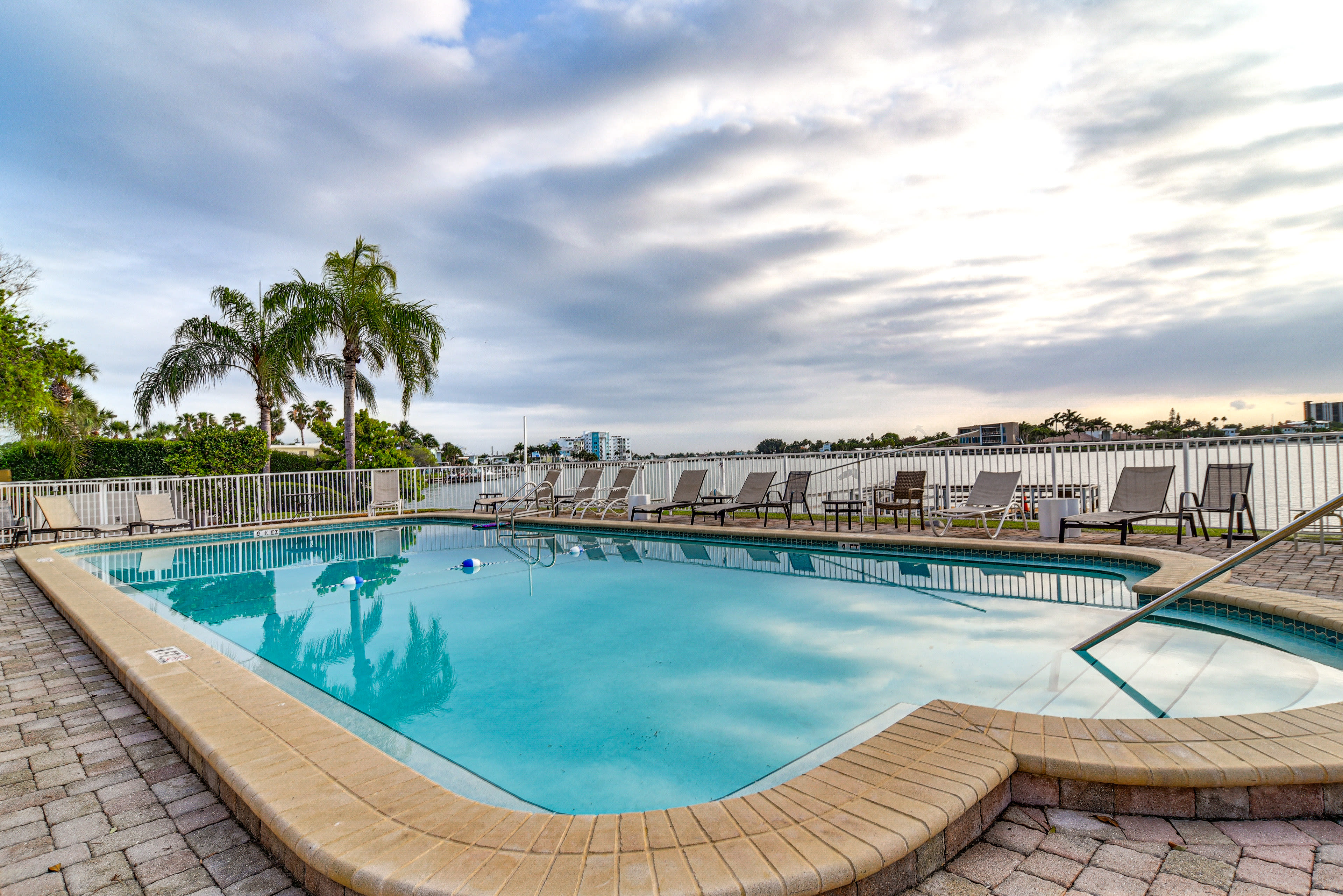 Community Amenities | Outdoor Pool & Hot Tub