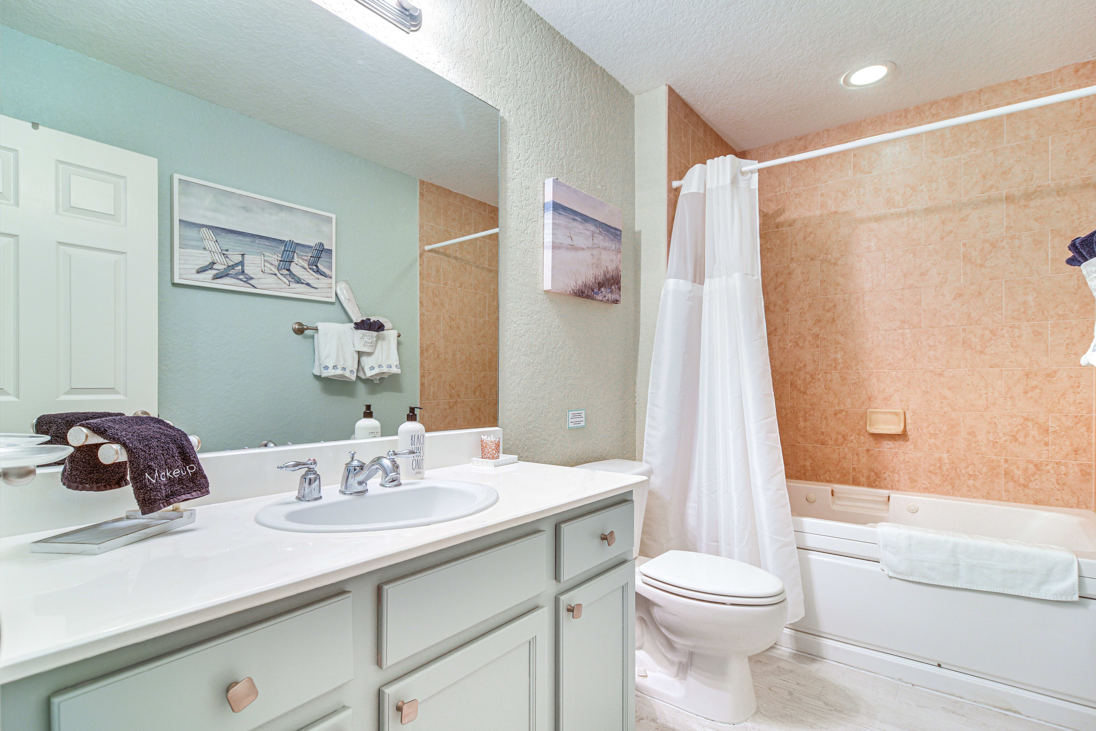 En-Suite Bathroom | Complimentary Toiletries | Jetted Tub