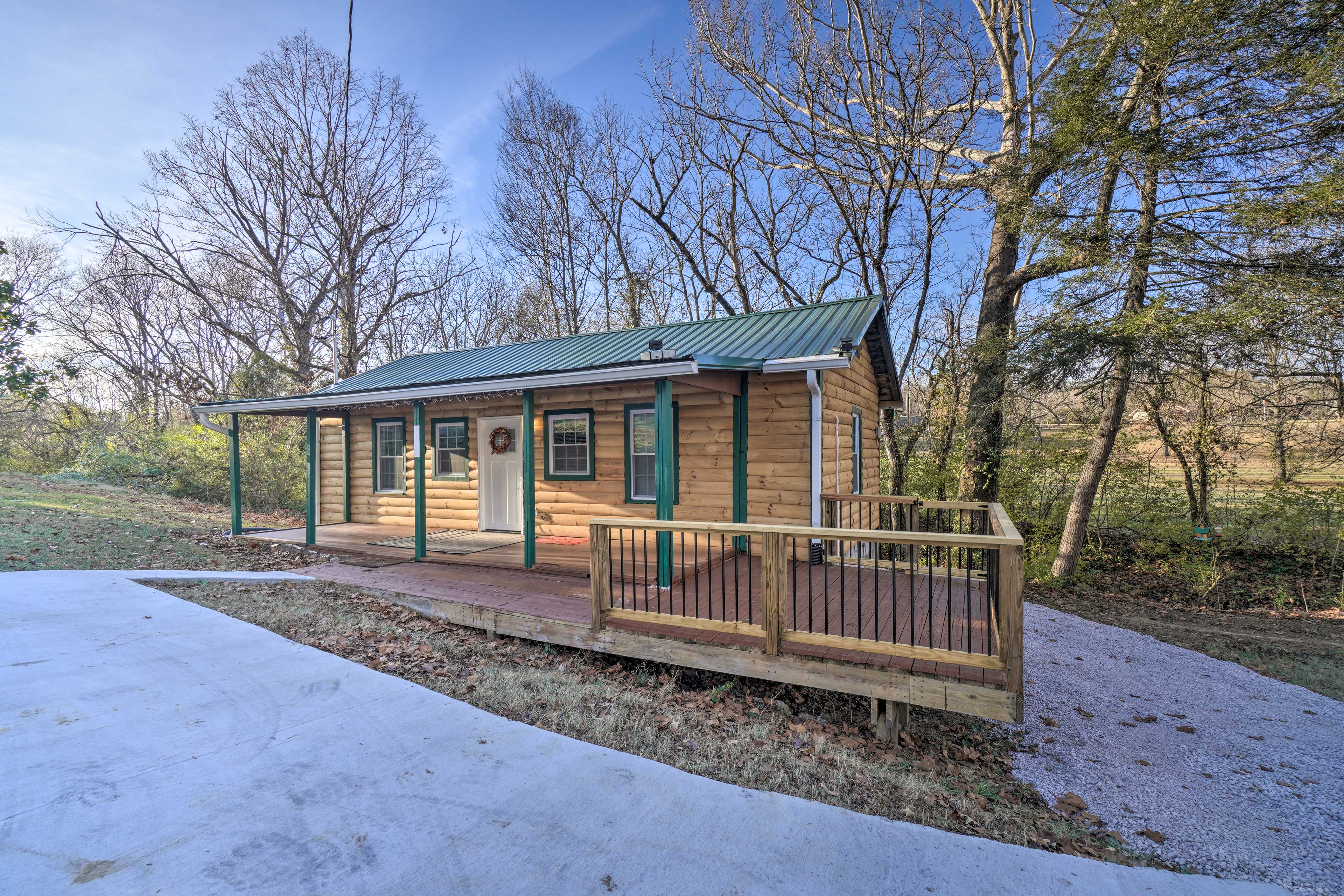 Cozy Knoxville Getaway ~ 8 Mi to Downtown!