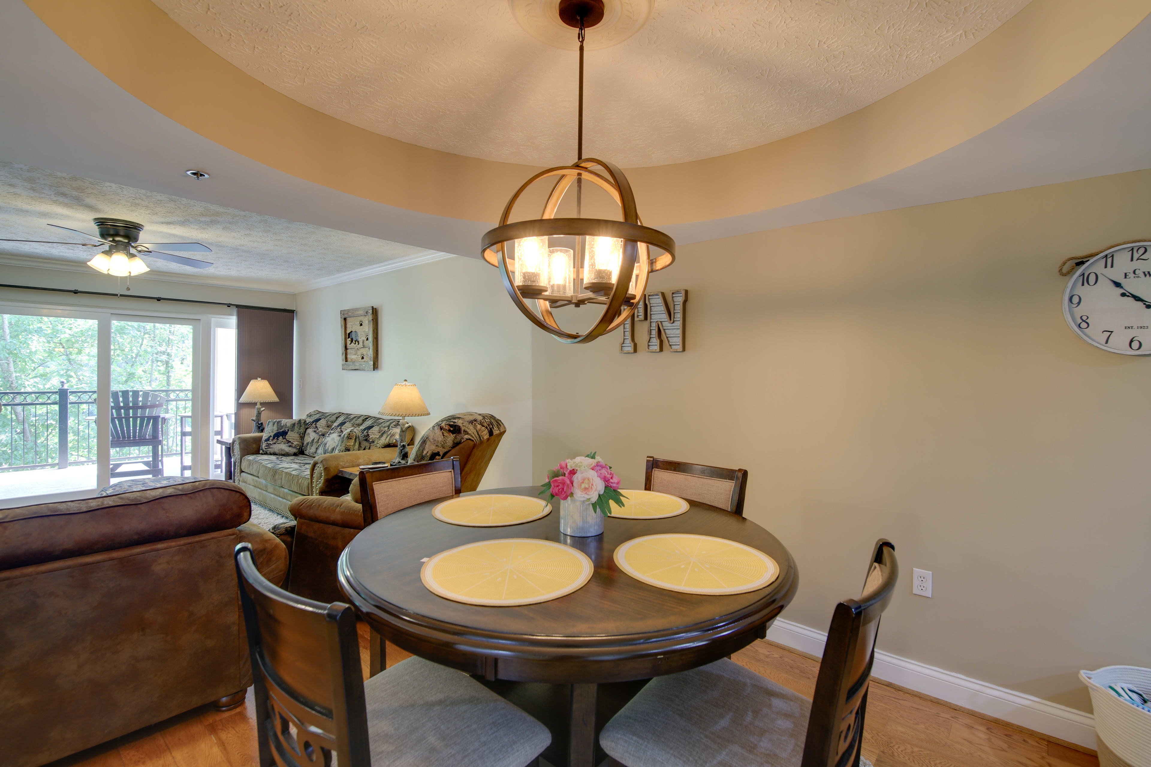 Dining Area | Dishware/Flatware