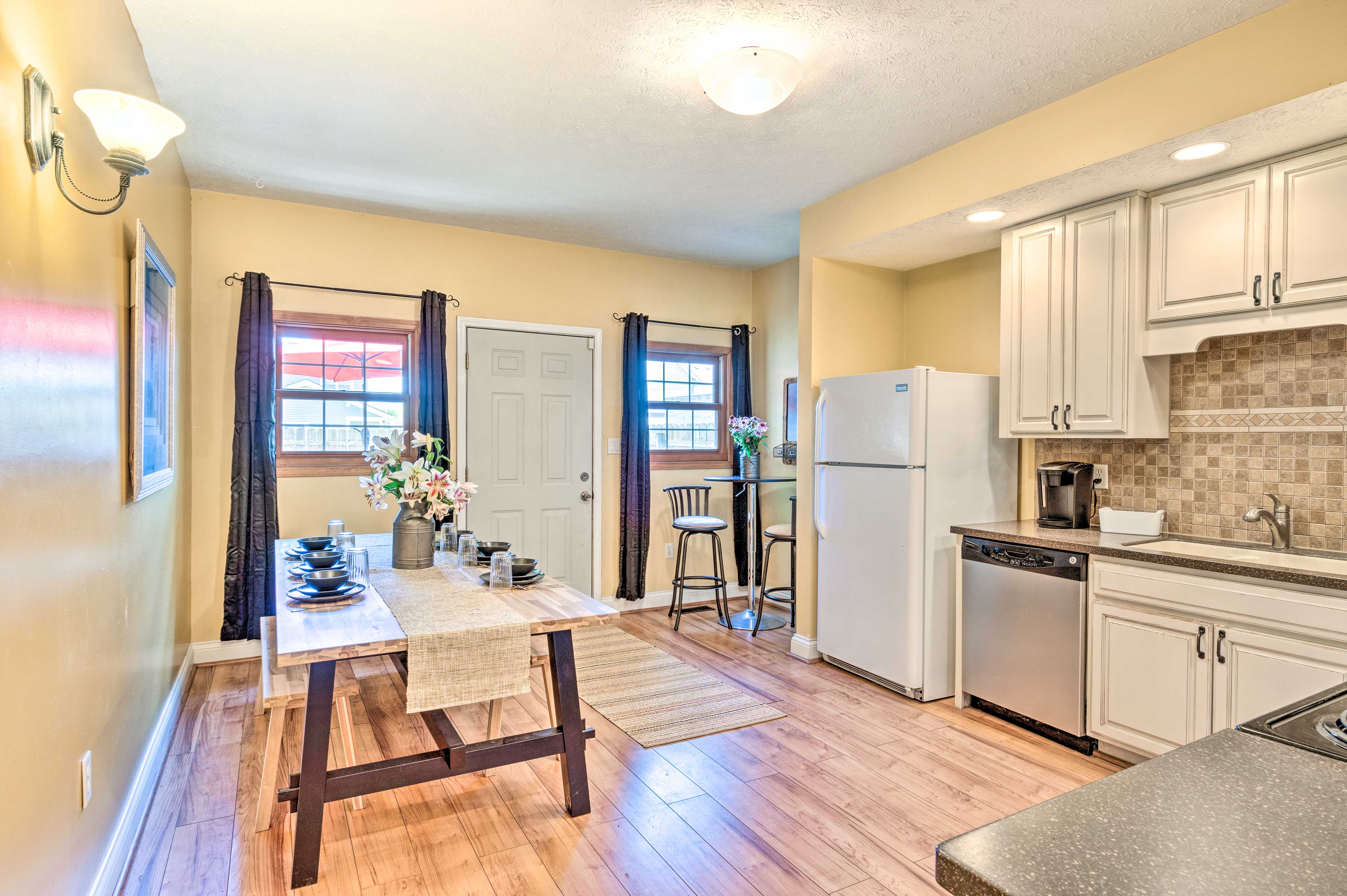 Dining Area | Dishware Provided | 2-Story Home