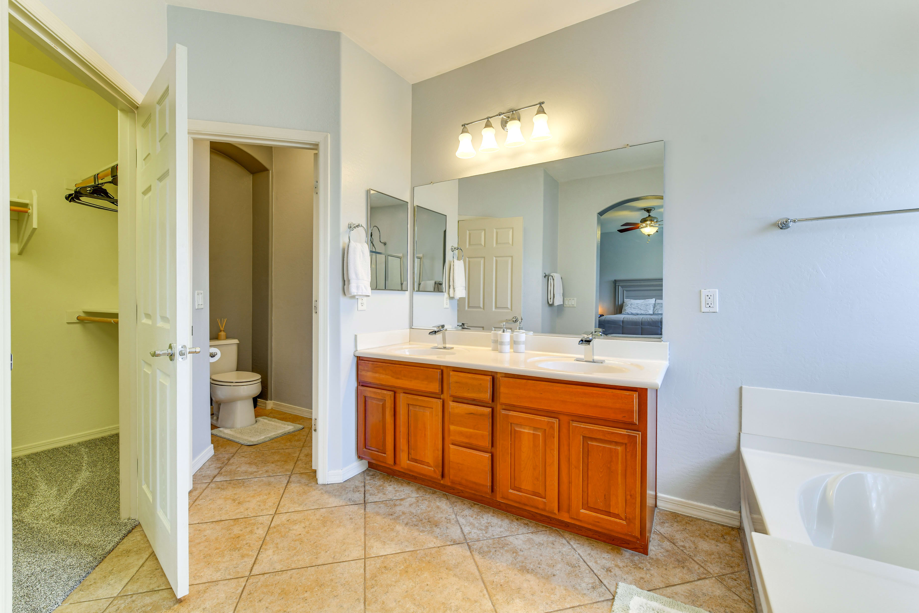 En-Suite Bathroom | Walk-In Closet | Soaking Tub | Shower | Towels Provided