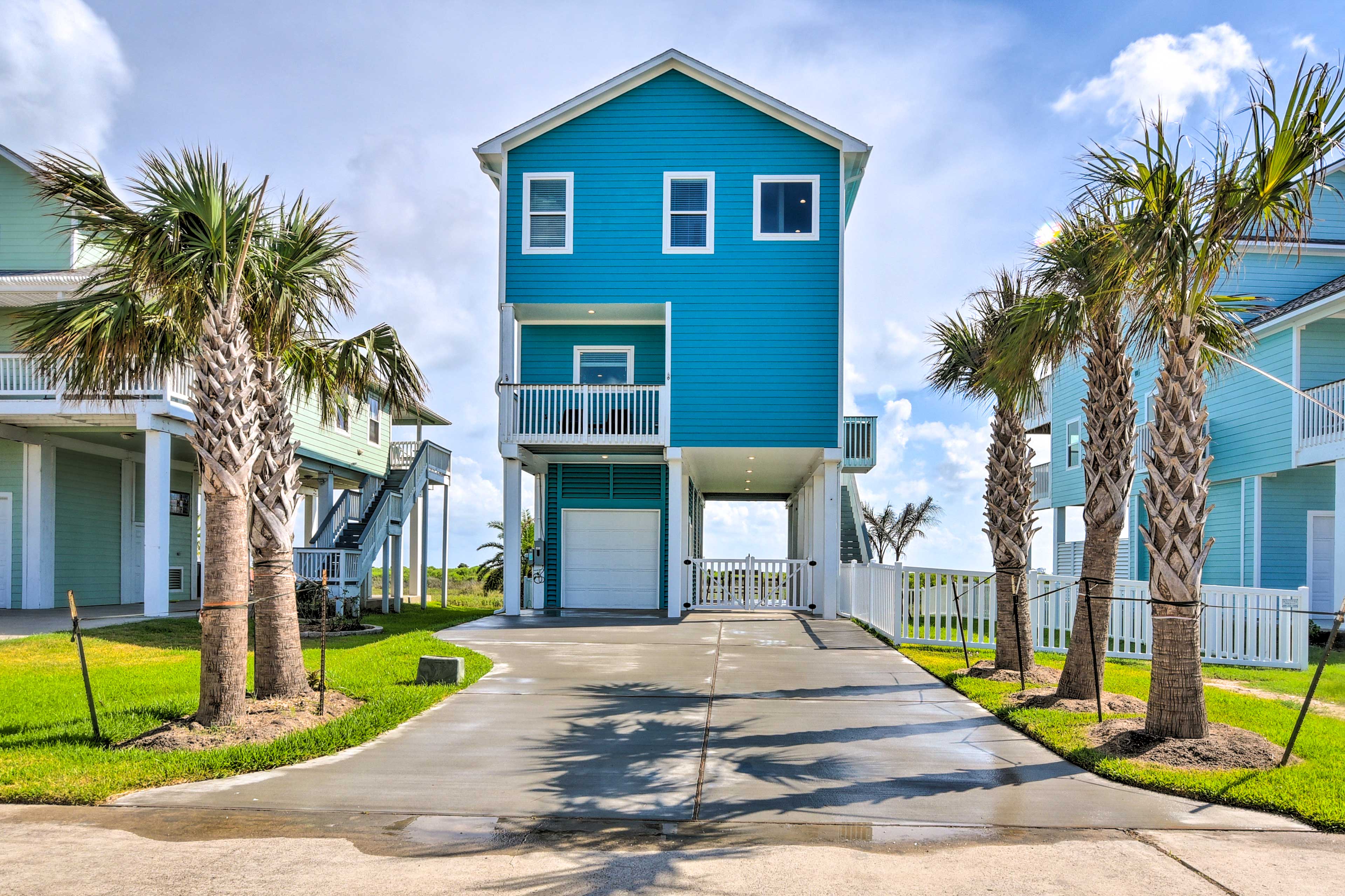 Parking | Driveway (3 Vehicles) | No Garage Access