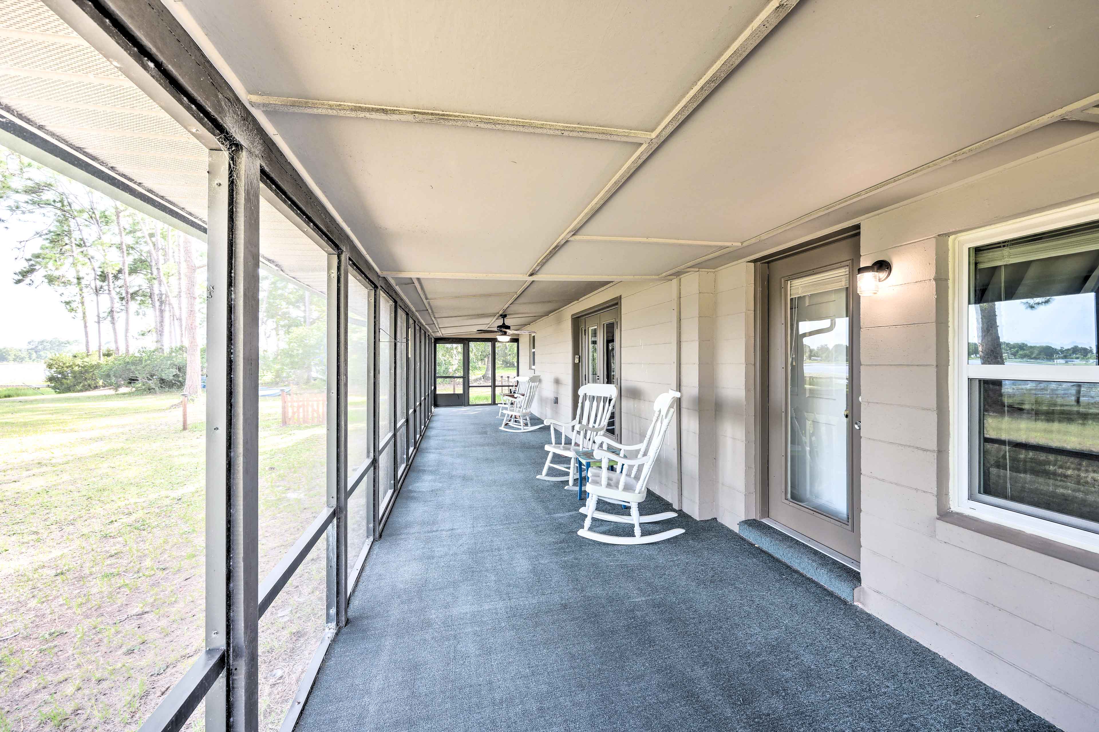 60-Ft Screened Porch w/ Lake View