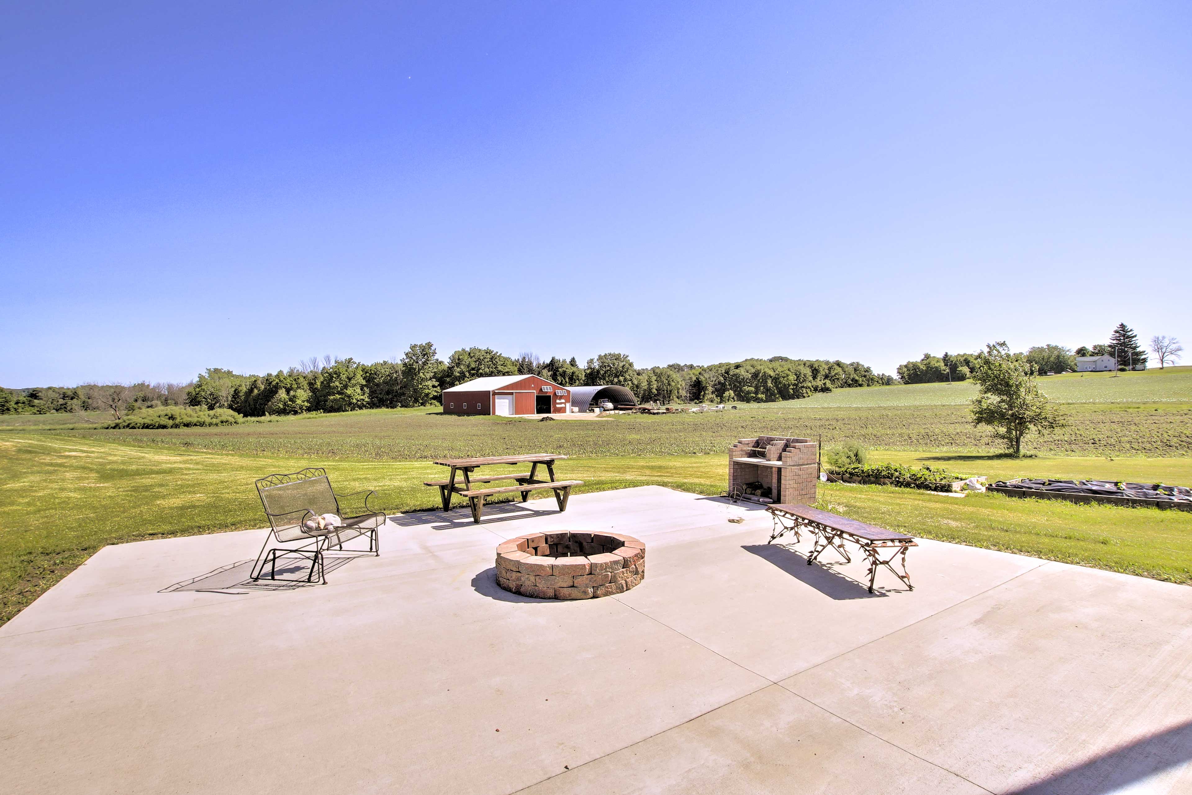 Patio | Fire Pit | Charcoal Grill