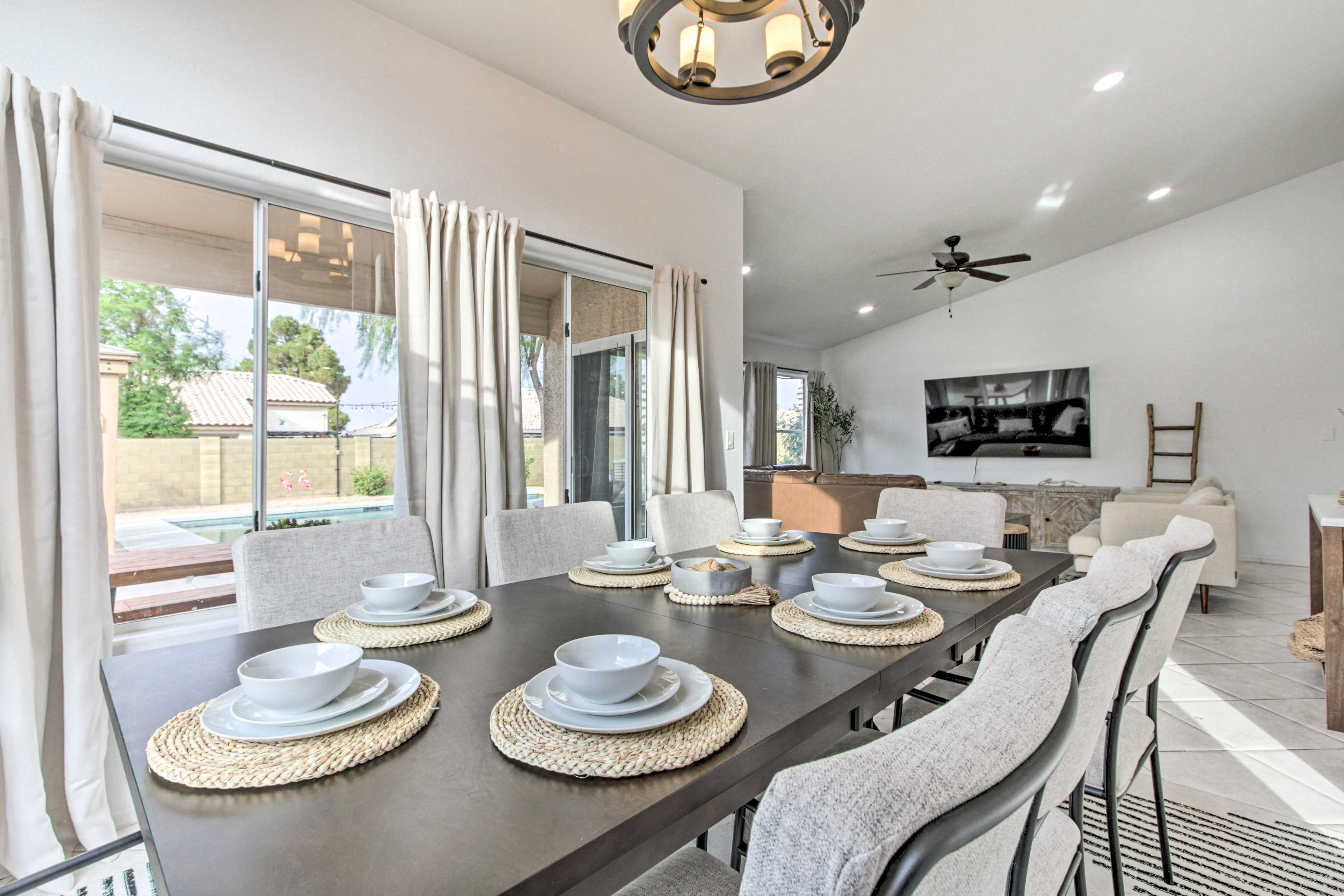 Dining Area | Dishware & Flatware Provided