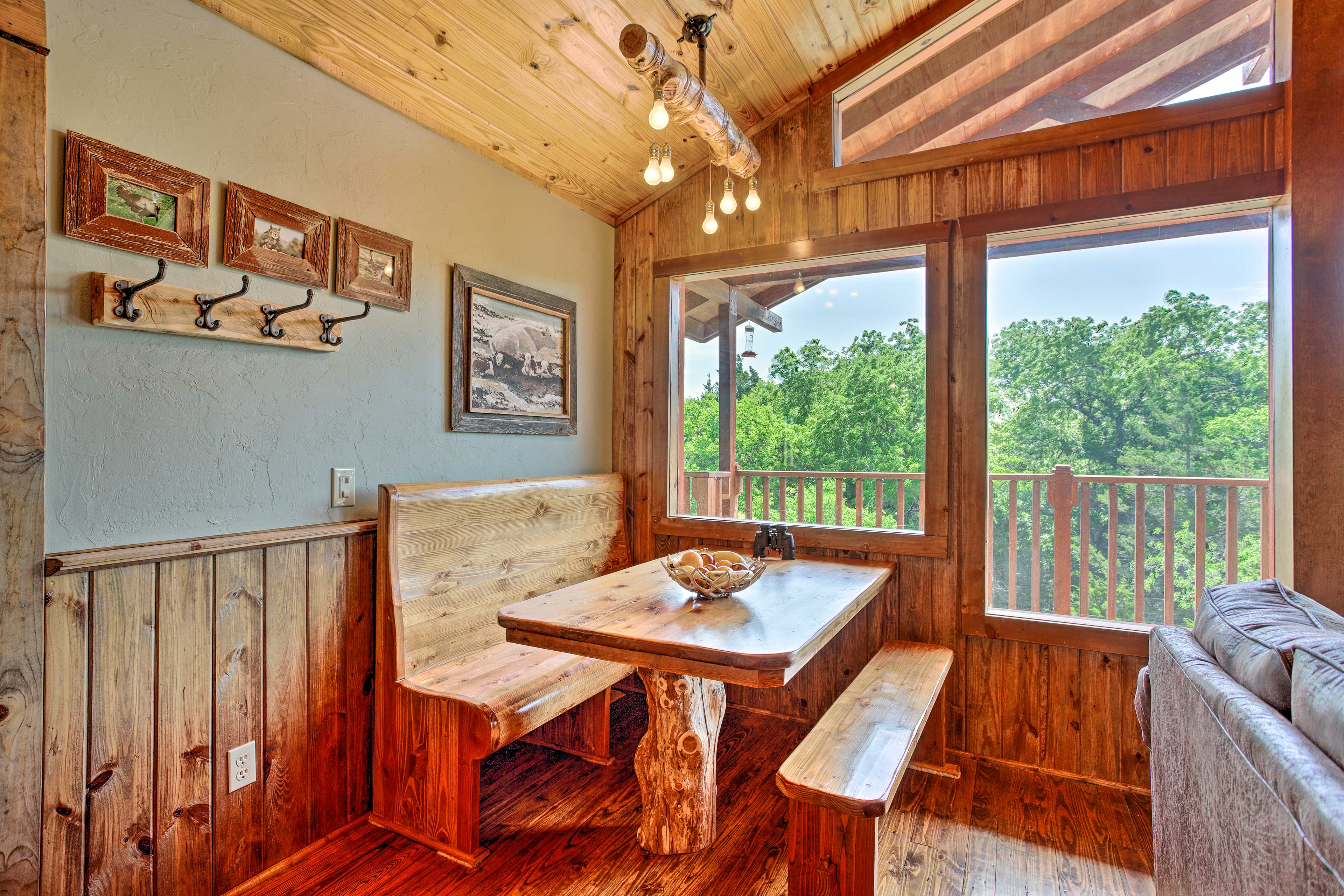 Dining Area | Dishware & Flatware Provided