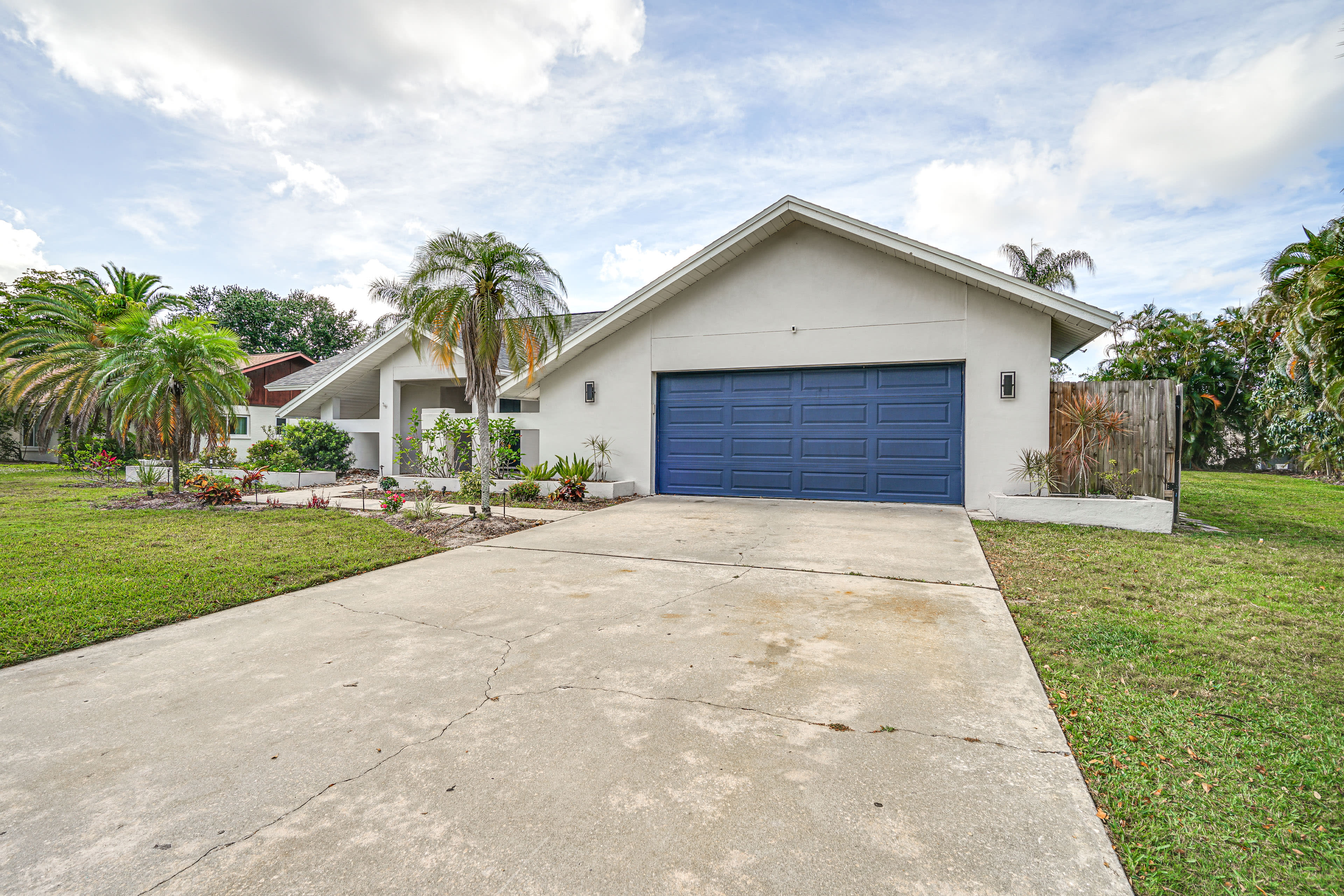 Parking | Garage (2 Vehicles) | Driveway (2 Vehicles) | Trailer Parking