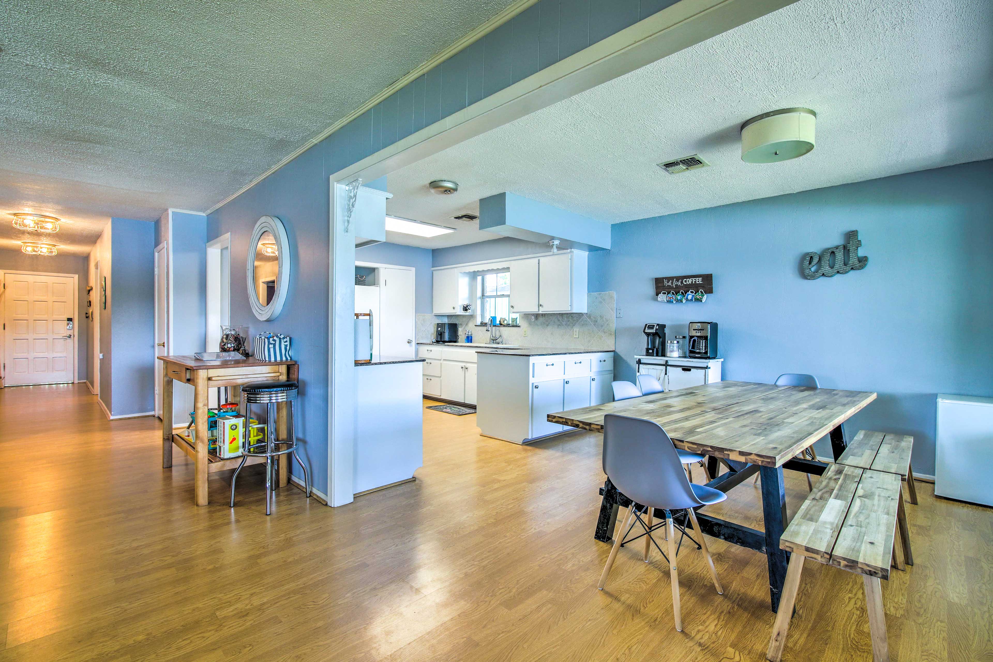 Dining Area | Dishware/Flatware Provided