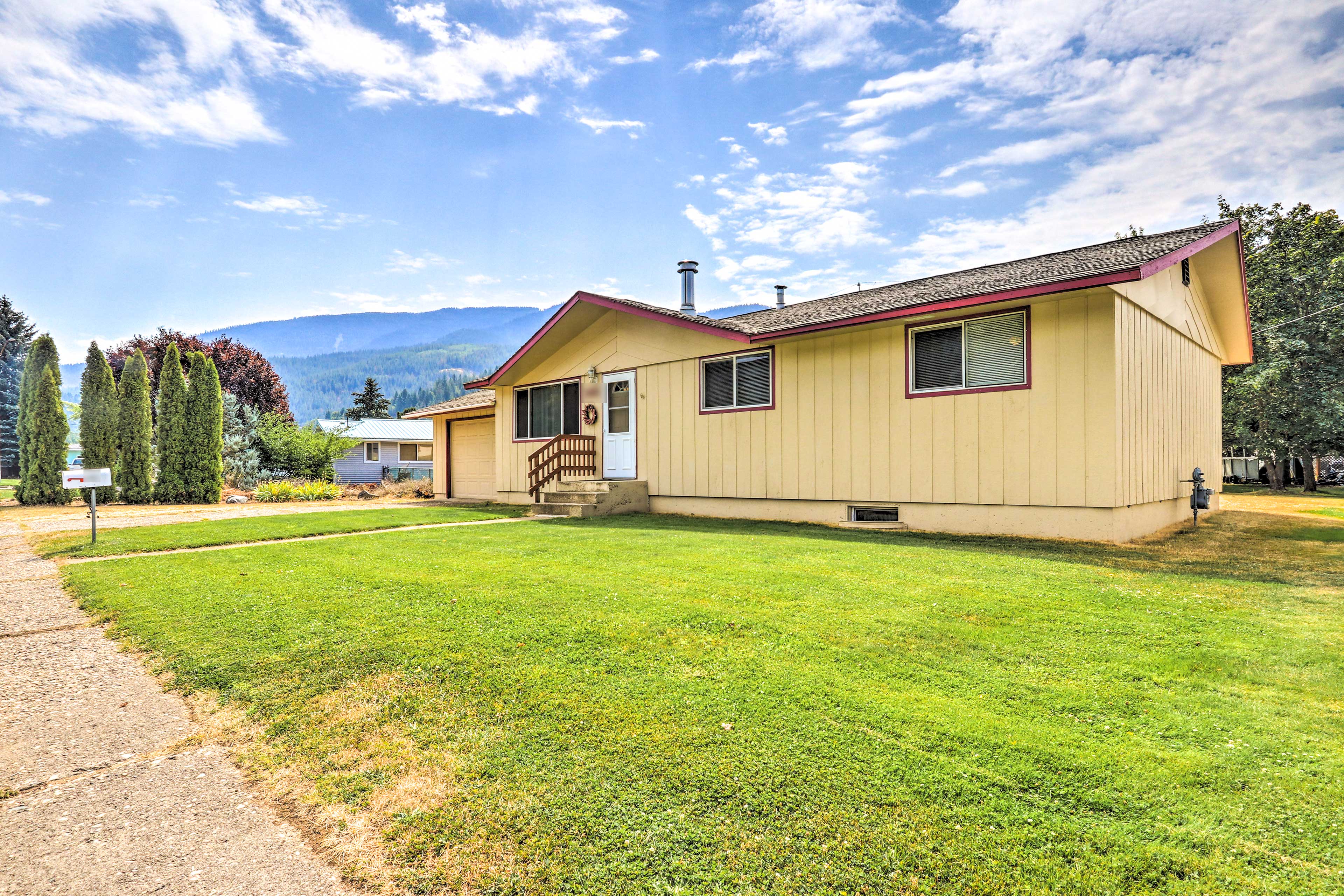 Property Exterior | Mountain Views