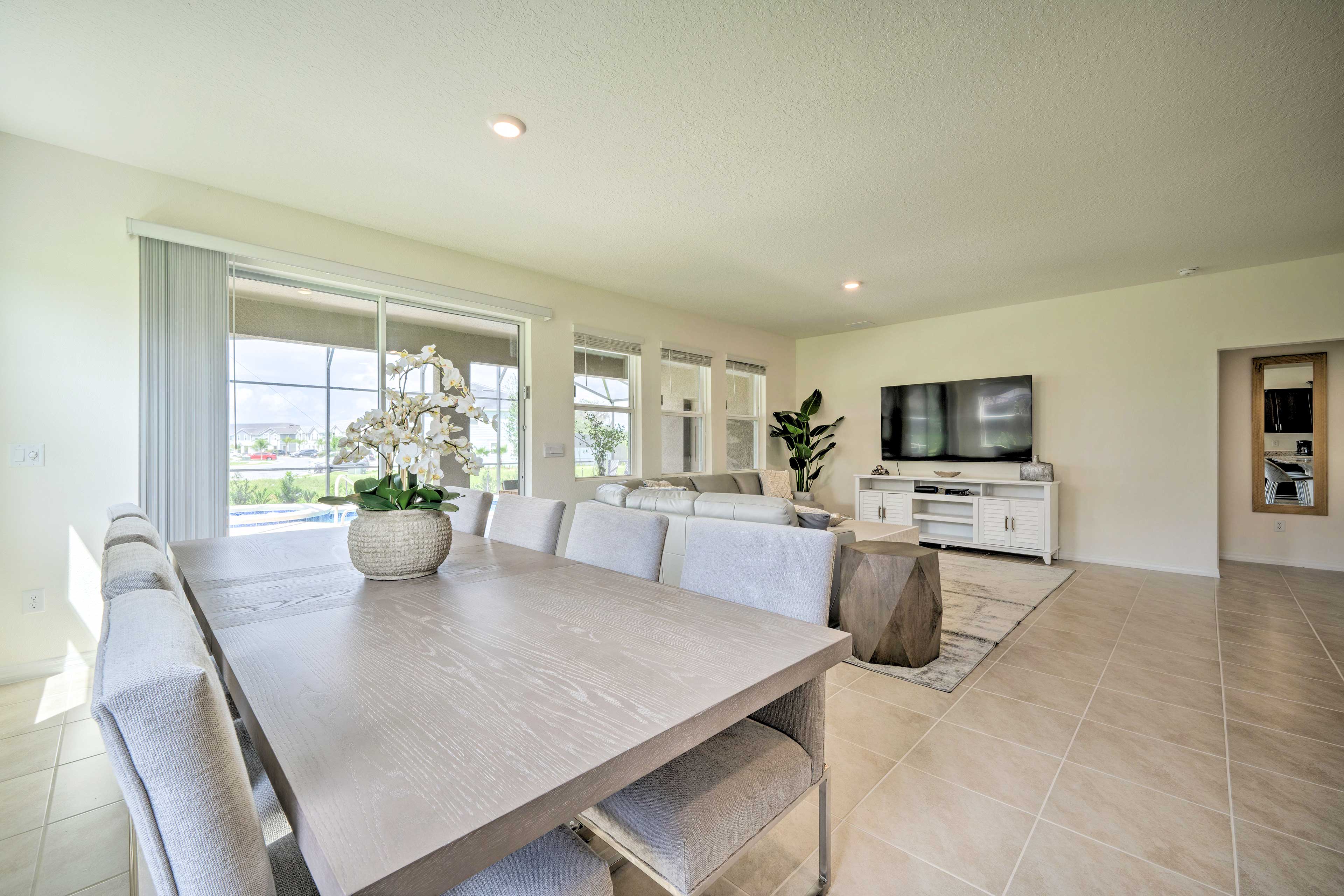 Dining Area | Dishware & Flatware Provided