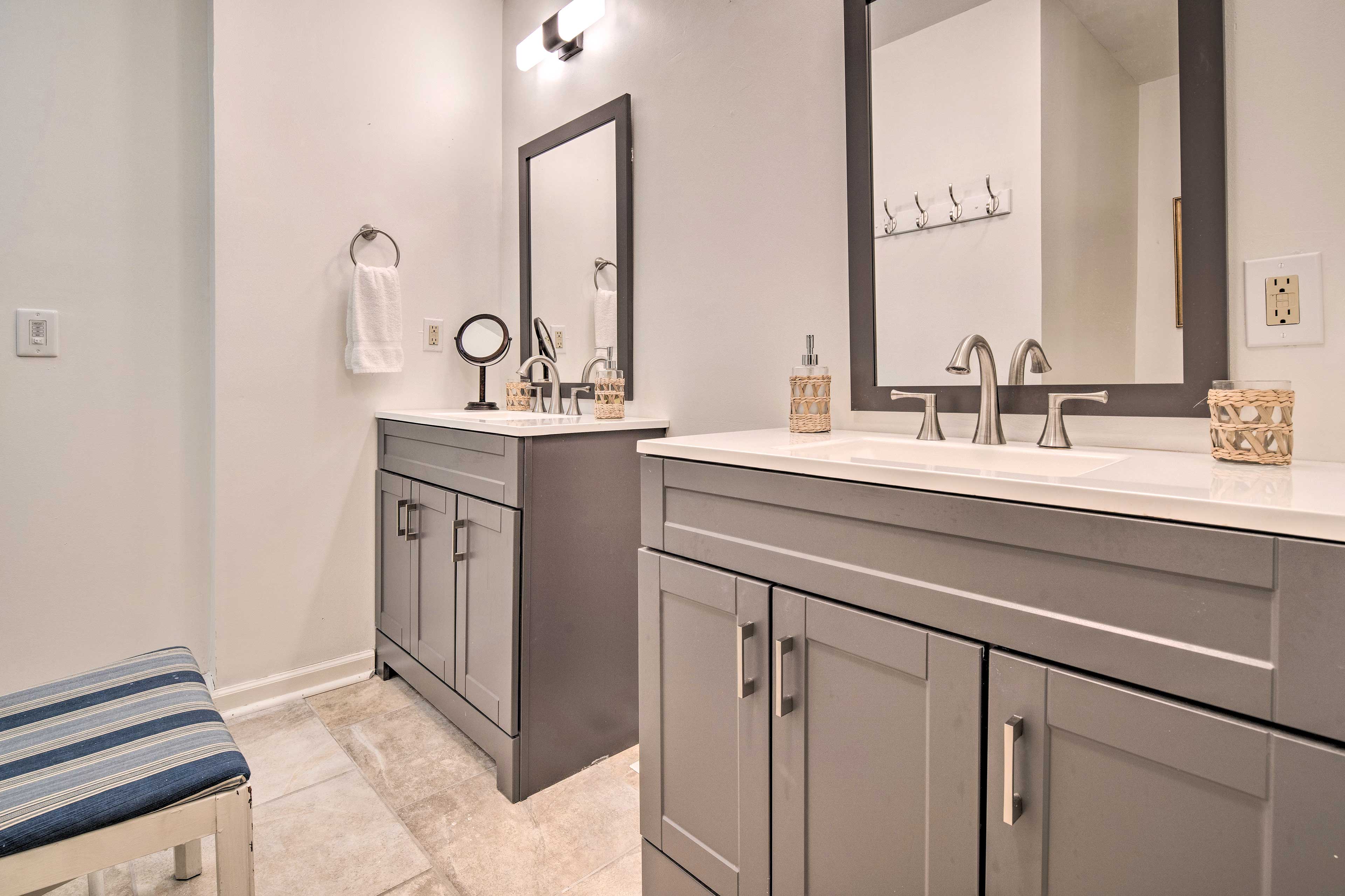 En-Suite Bathroom | Towels Provided