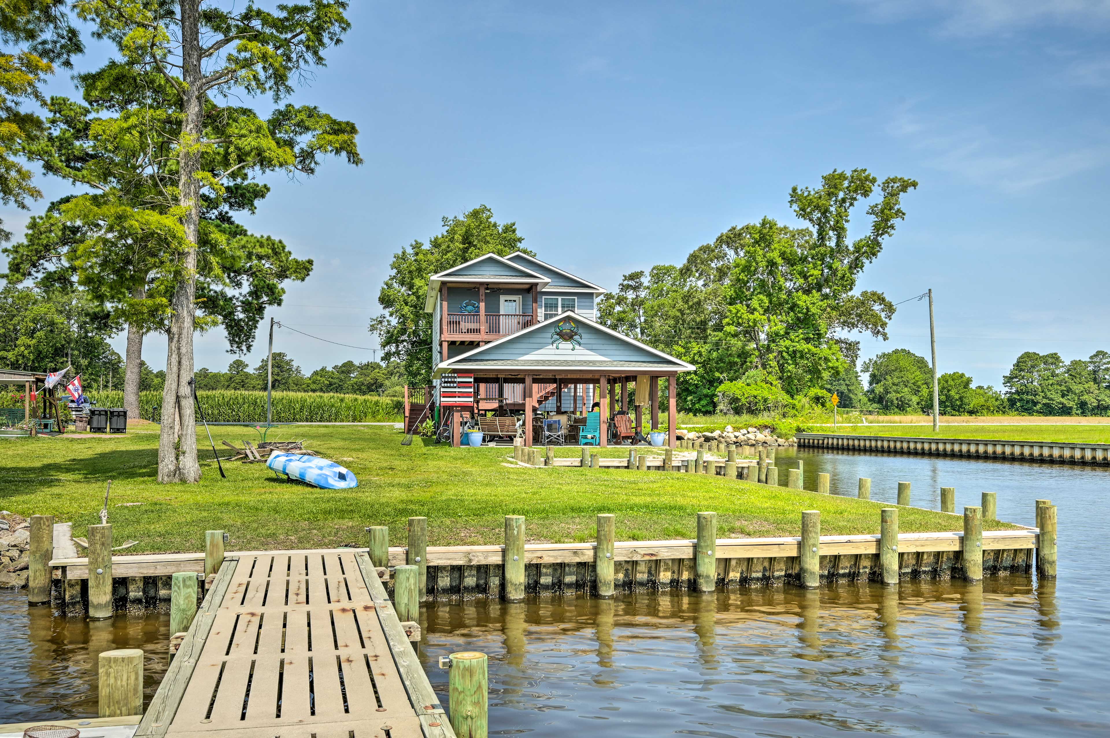 Belhaven Vacation Rental | 2BR | 1BA | 3 Flights of Stairs to Access | 900 Sq Ft