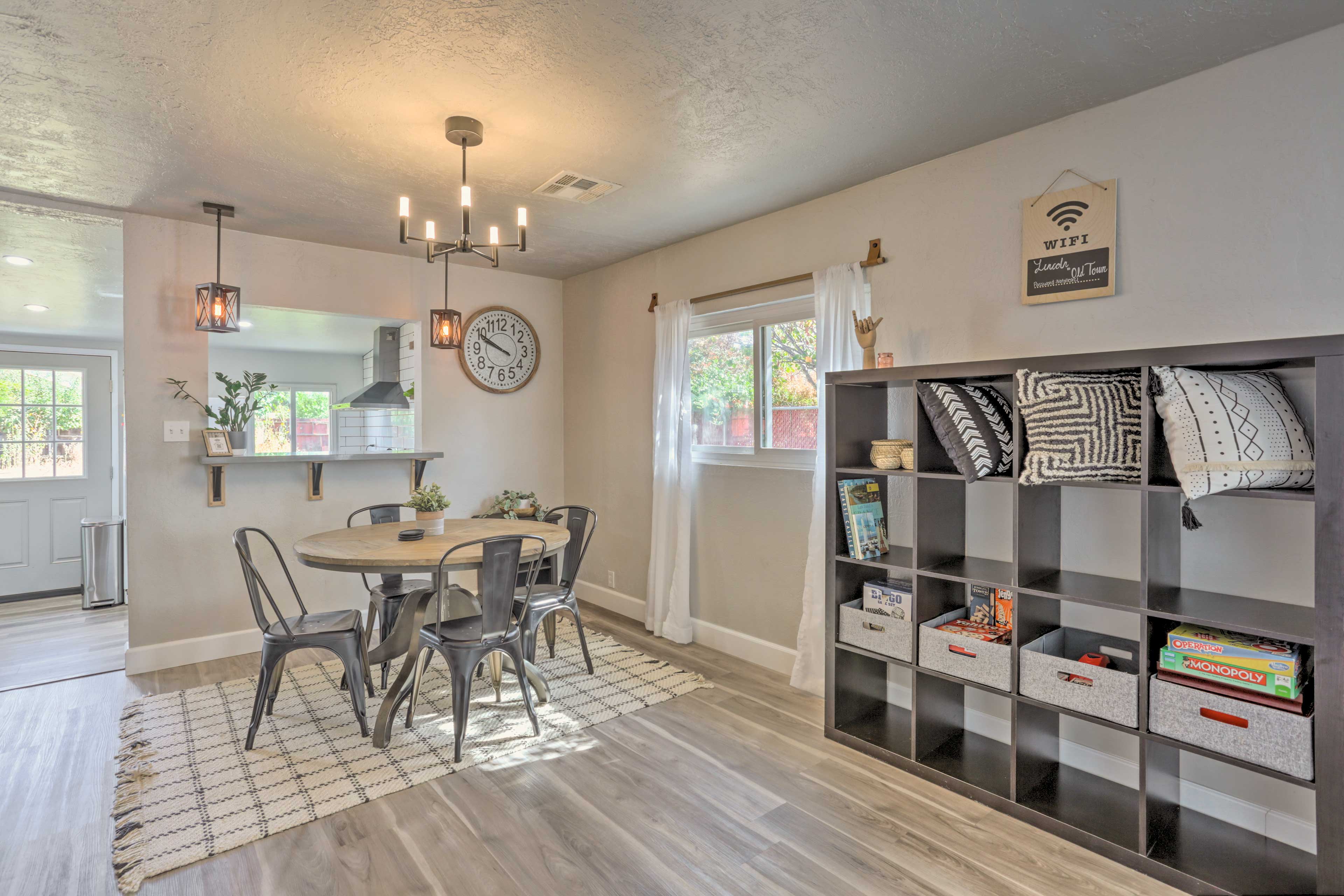 Dining Area | Dishware & Flatware Provided