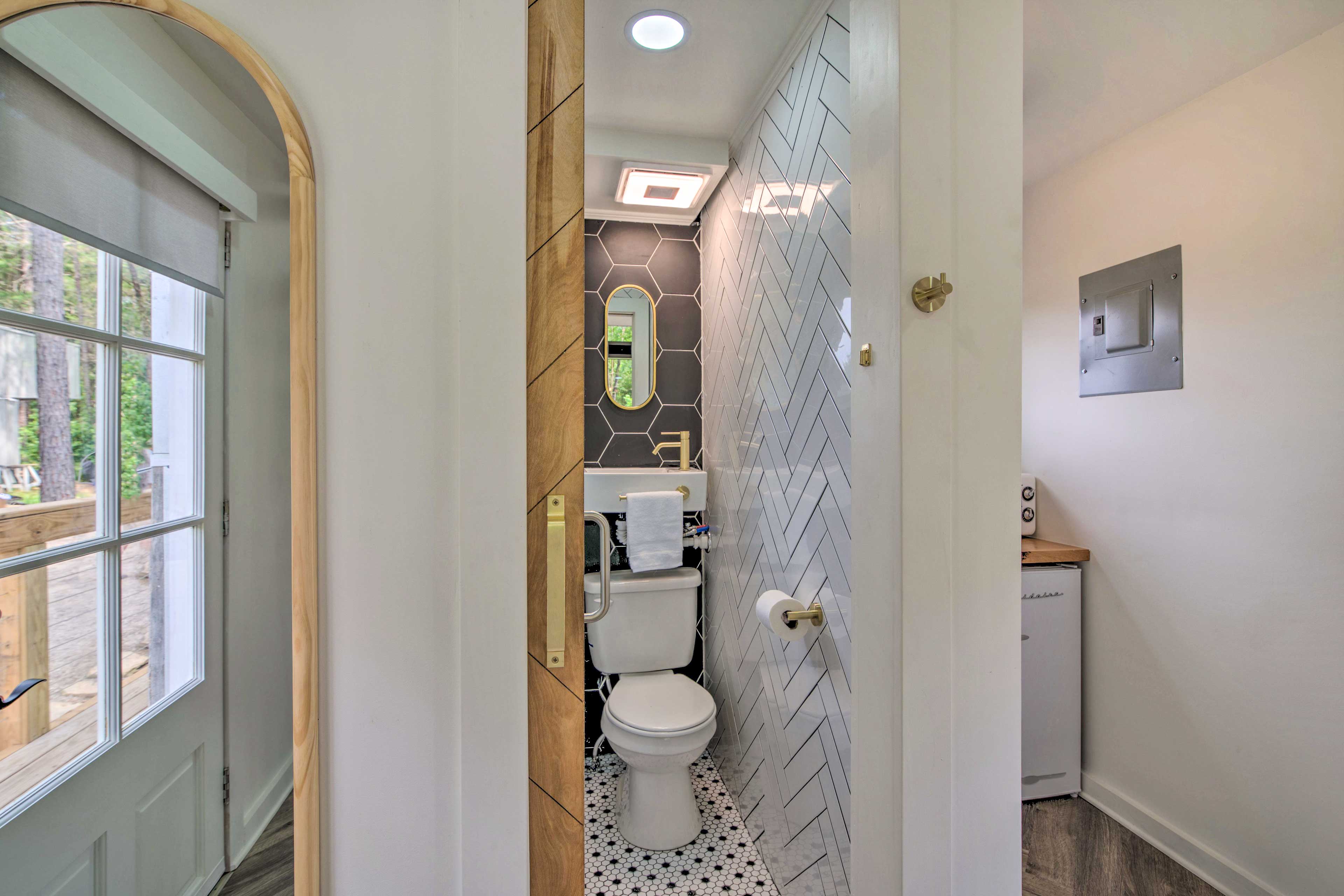 Full Bathroom | Main Floor