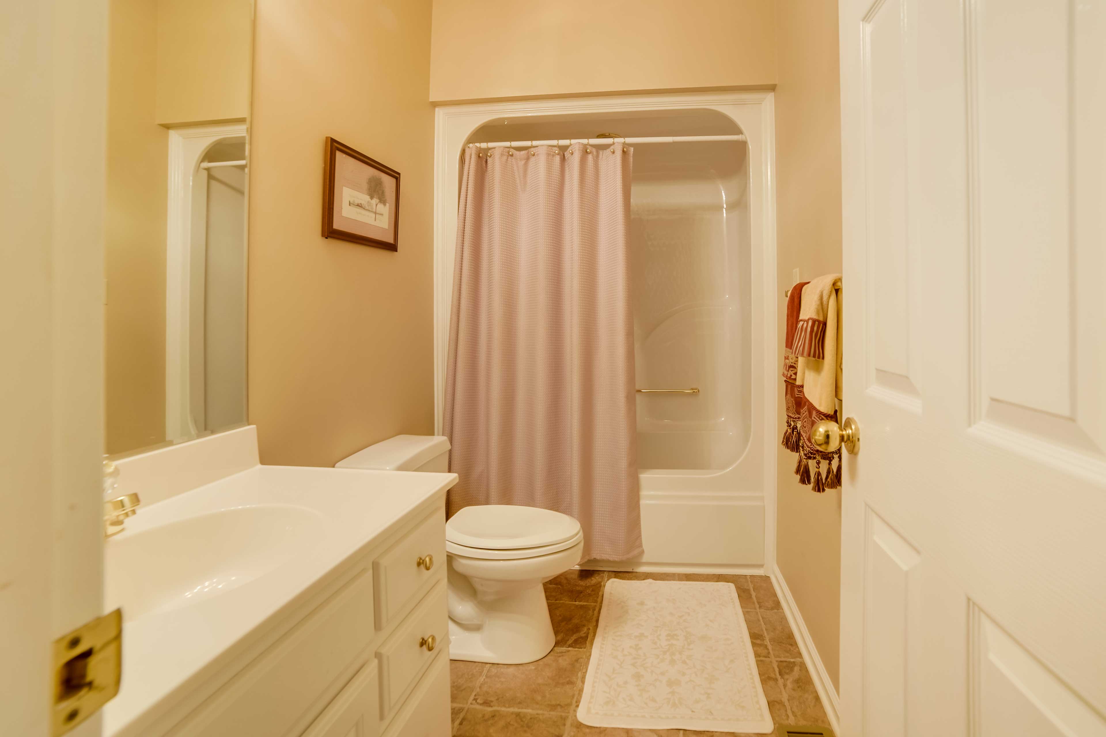 Full Bathroom | 1st Floor | Complimentary Toiletries | Hair Dryer