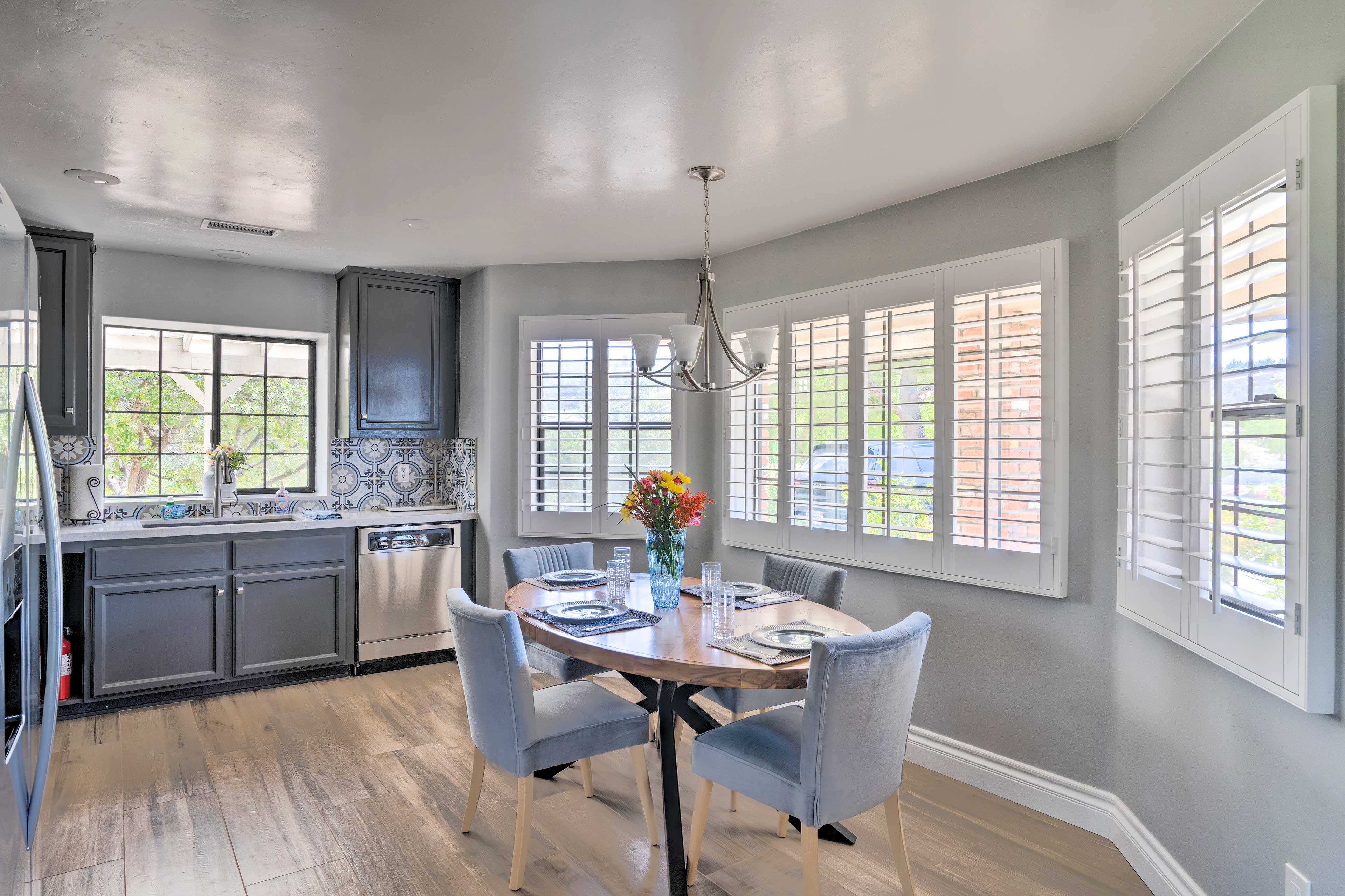 Dining Area | Dishware Provided