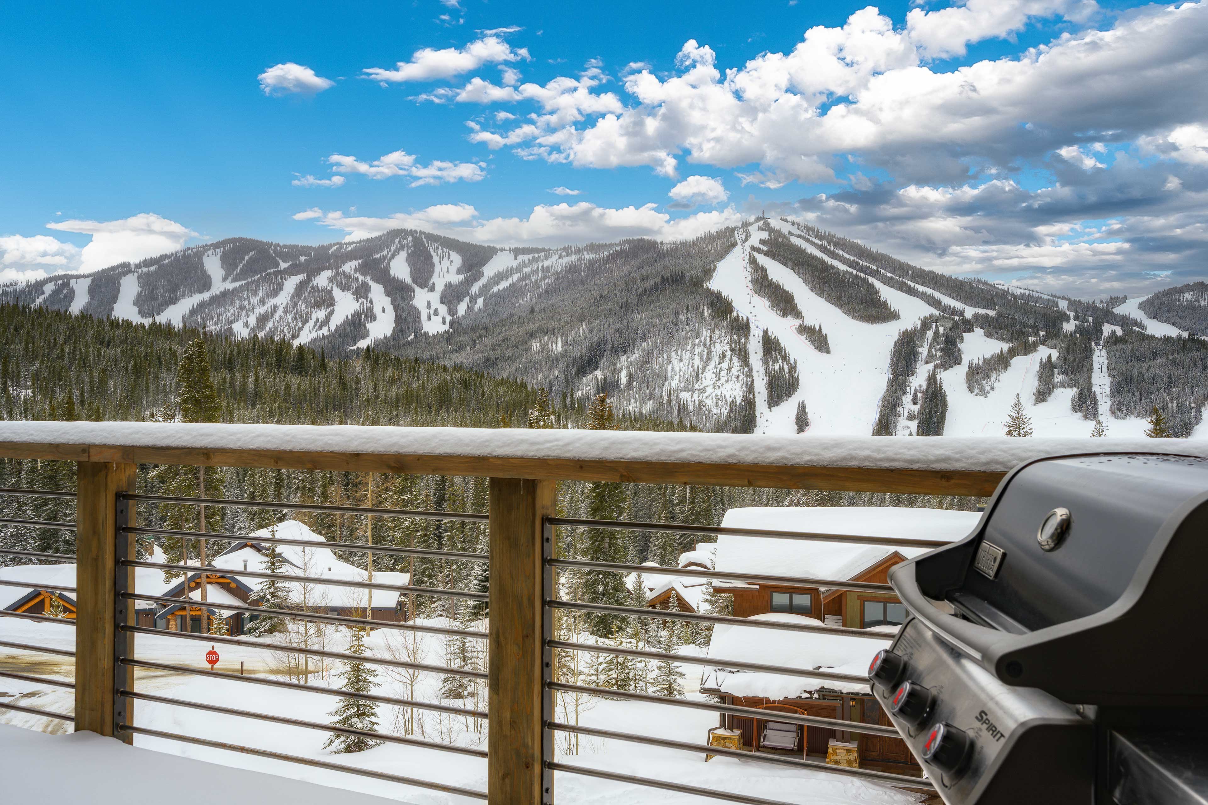 Main-Level Deck | Gas Grill | Lounge Chairs | Free Shuttle to Ski Resort