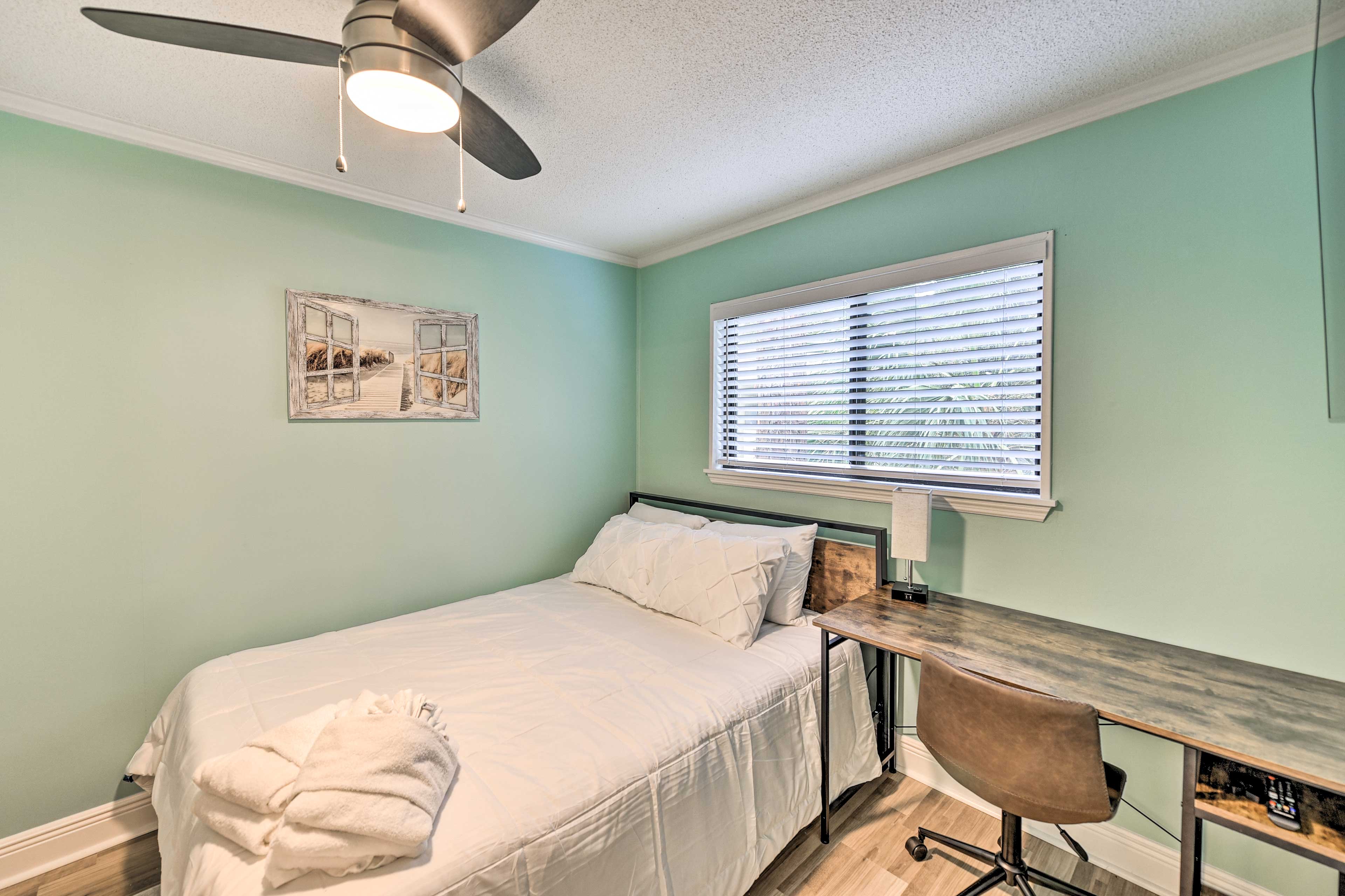 Bedroom 1 | Queen Bed | Linens & Towel | WFH Desk | Smart TV