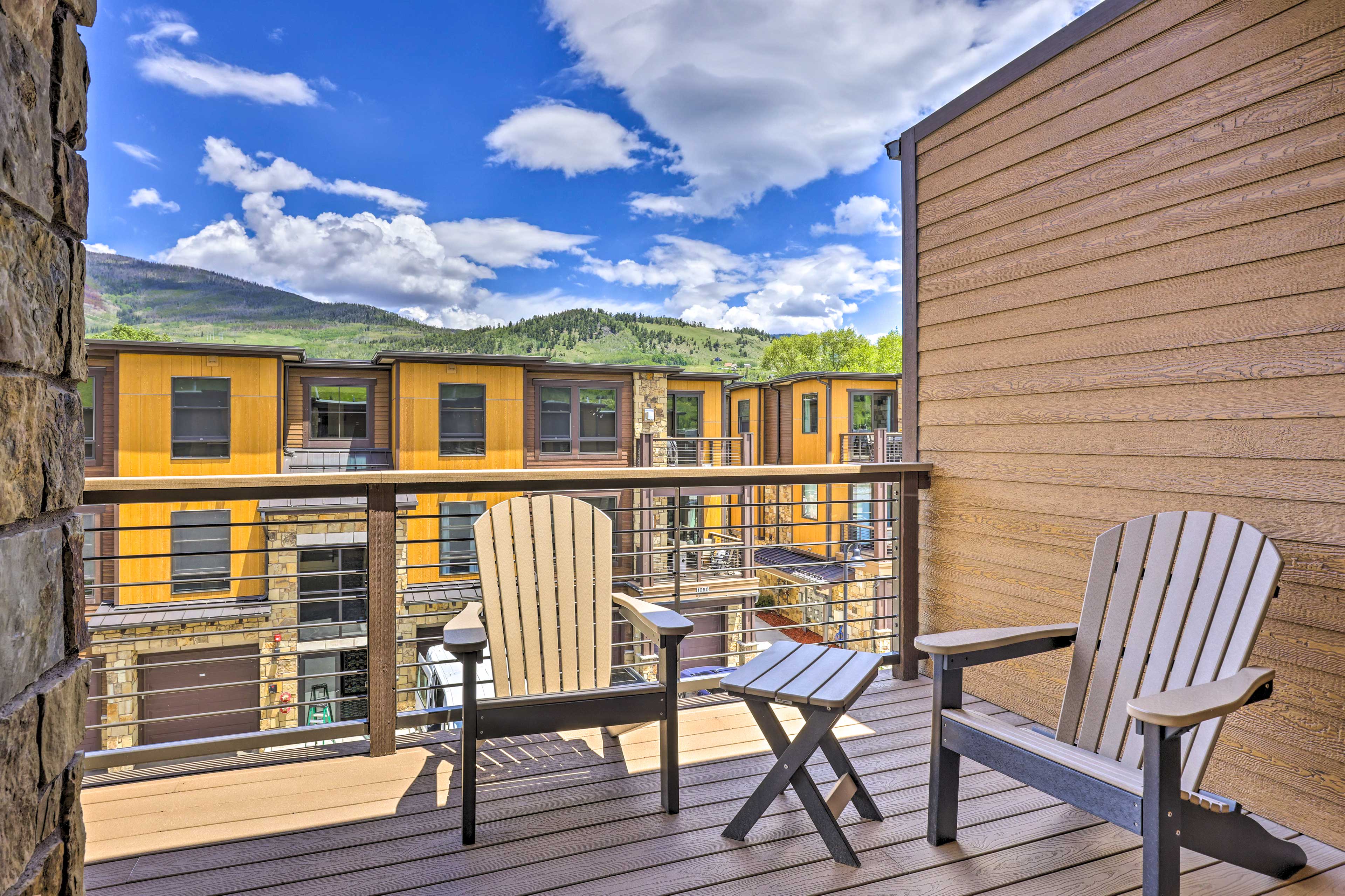 Balcony | Outdoor Seating