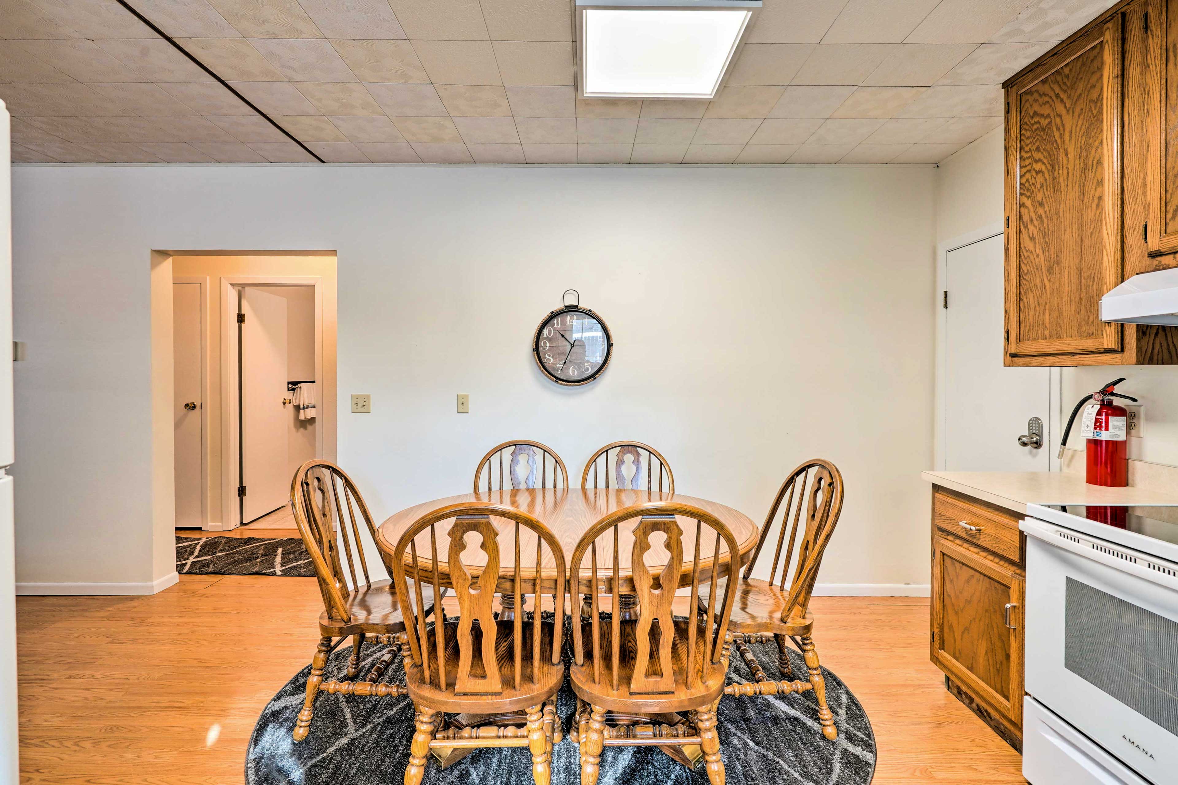 Dining Area | Dishware Provided