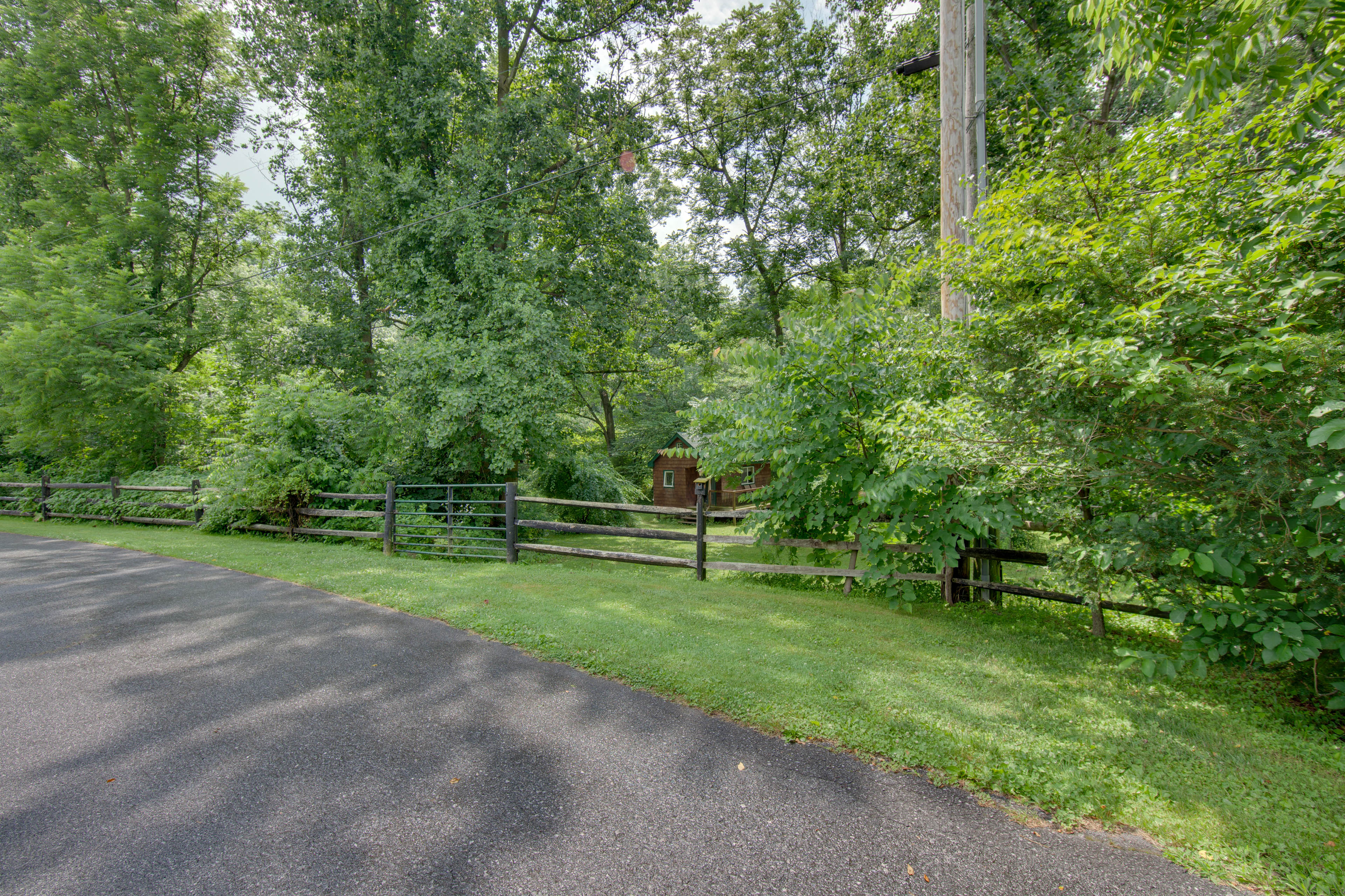 Parking | Shared Driveway (1 Vehicle)