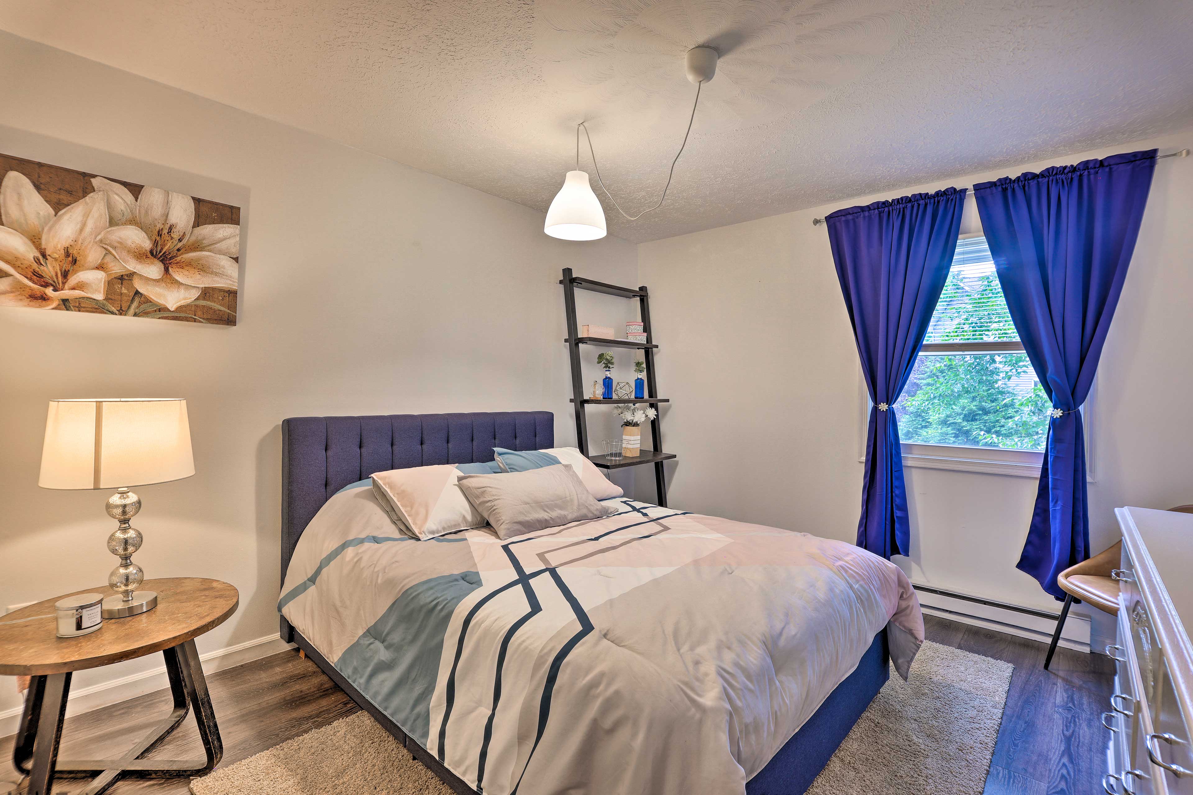 Bedroom 1 | 1st Floor | Queen Bed | Linens Provided